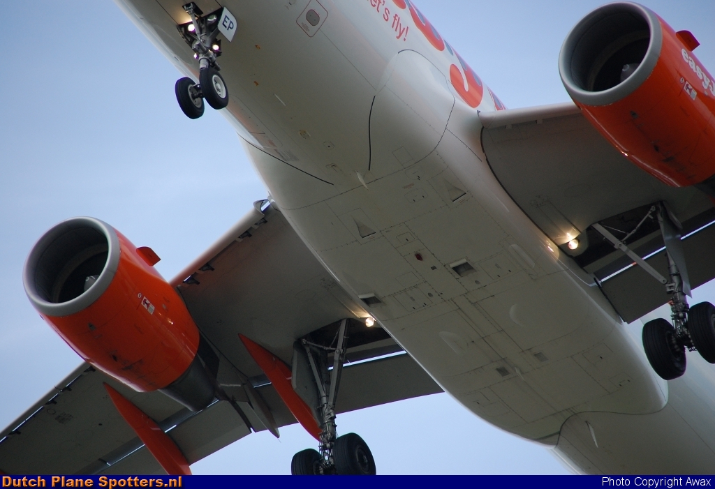 G-EZEP Airbus A319 easyJet by Awax