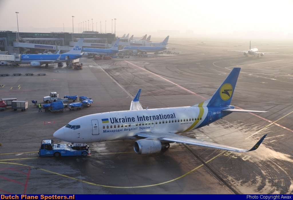 UR-GAK Boeing 737-500 Ukraine International Airlines by Awax