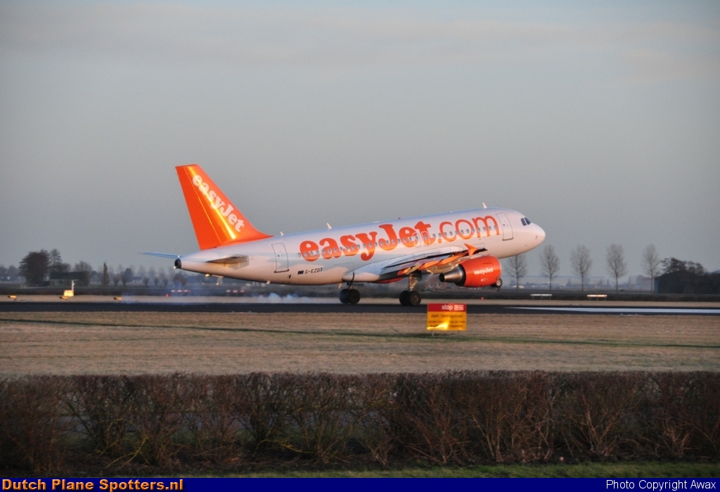 G-EZDT Airbus A319 easyJet by Awax