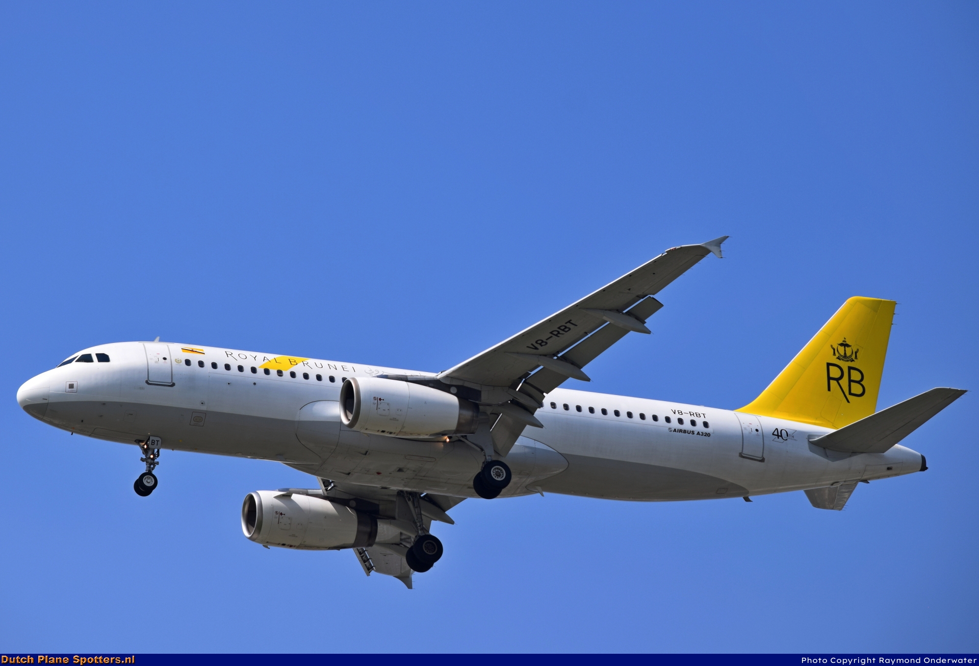 V8-RBT Airbus A320 Royal Brunei Airlines by Raymond Onderwater