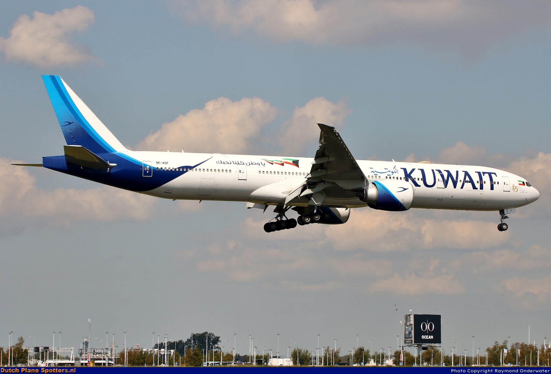 9K-AOF Boeing 777-300 Kuwait Airways by Raymond Onderwater