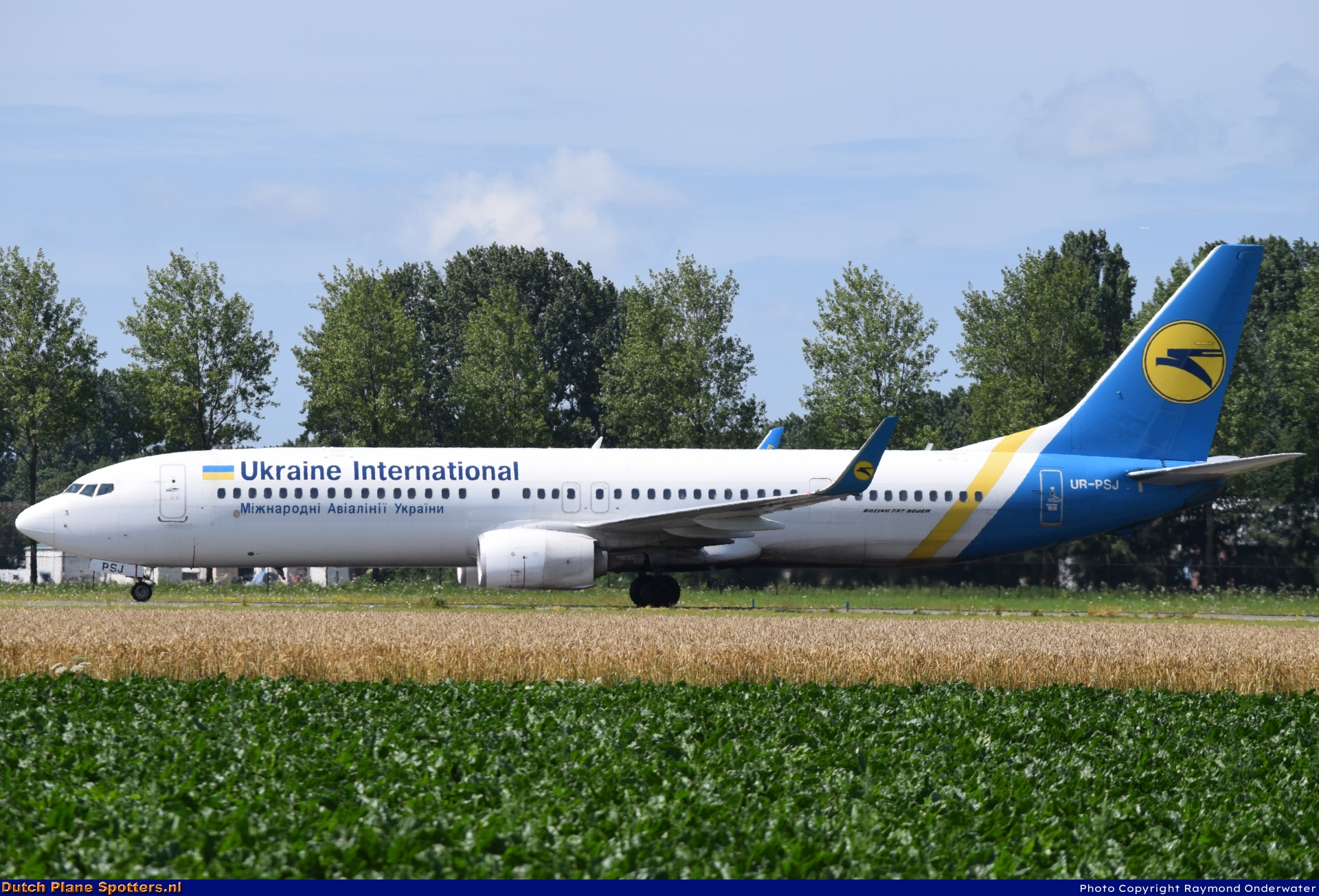 UR-PSJ Boeing 737-900 Ukraine International Airlines by Raymond Onderwater