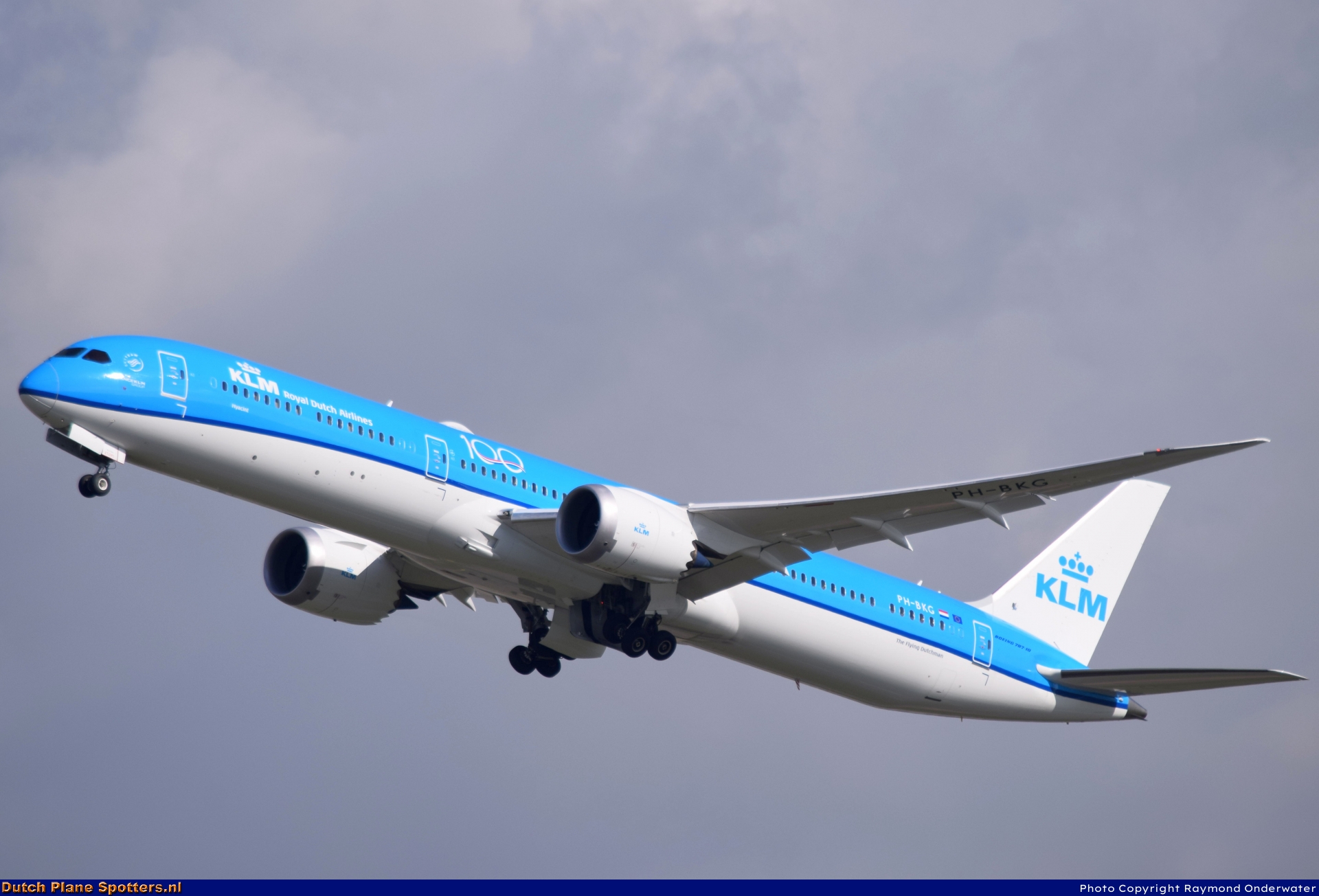 PH-BKG Boeing 787-10 Dreamliner KLM Royal Dutch Airlines by Raymond Onderwater