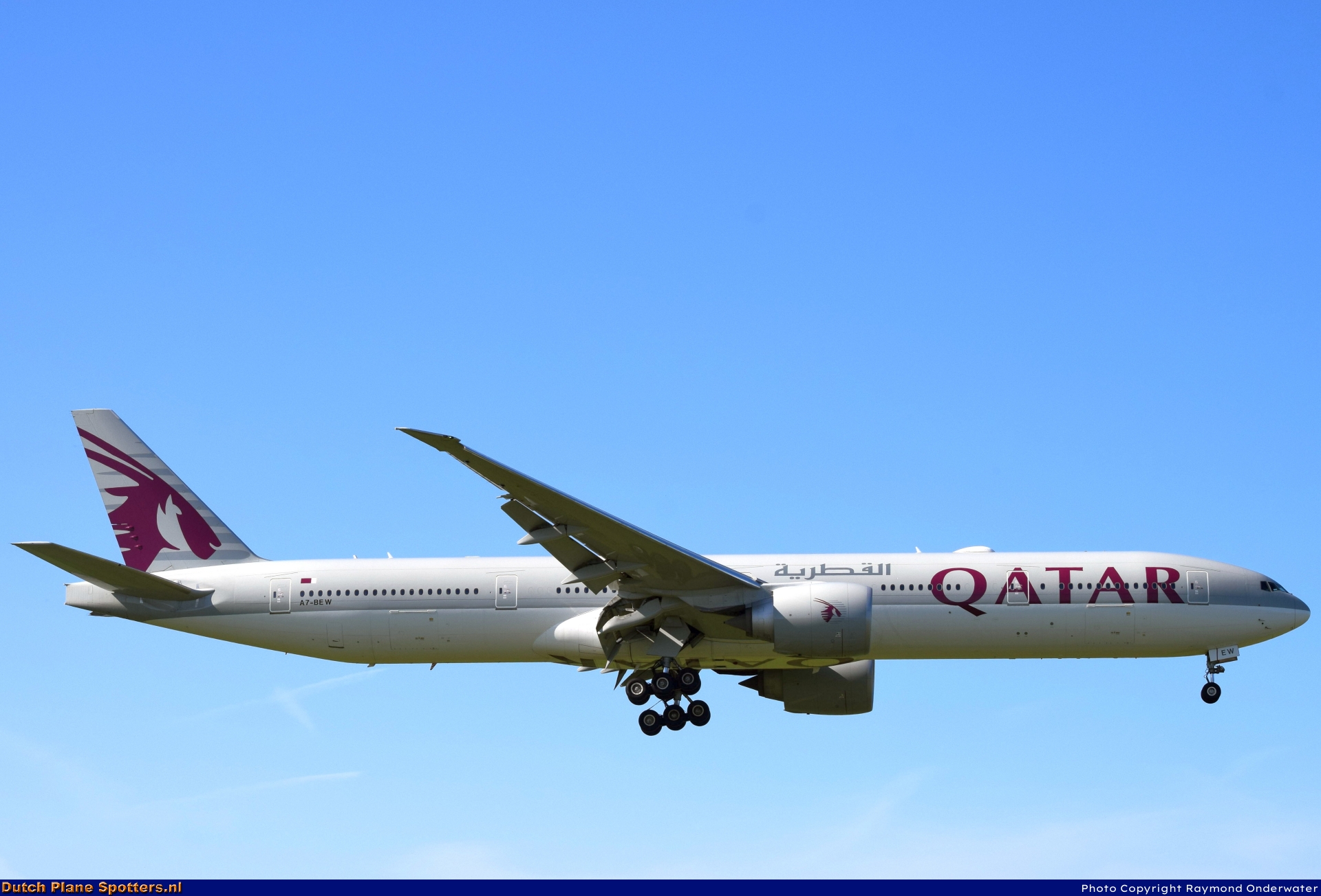A7-BEW Boeing 777-300 Qatar Airways by Raymond Onderwater