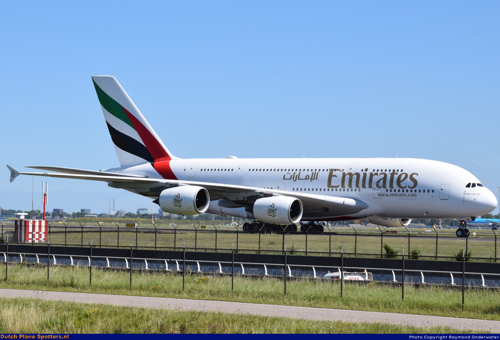 A6-EVE Airbus A380-800 Emirates by Raymond Onderwater