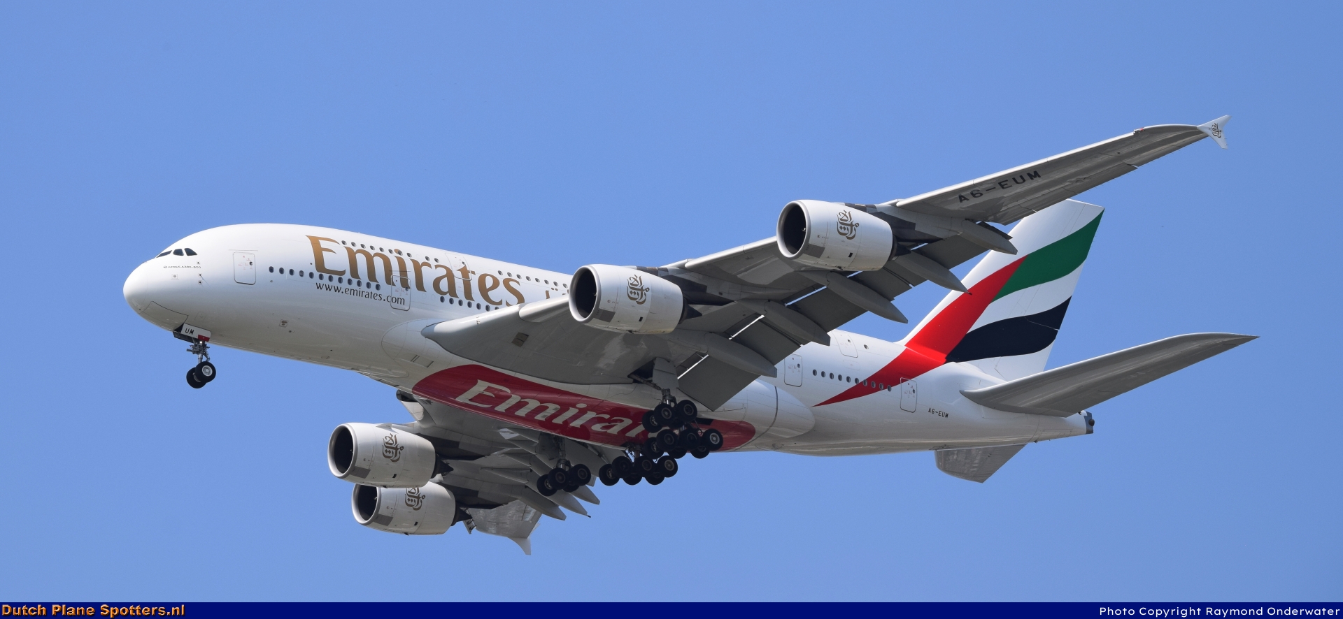 A6-EUM Airbus A380-800 Emirates by Raymond Onderwater