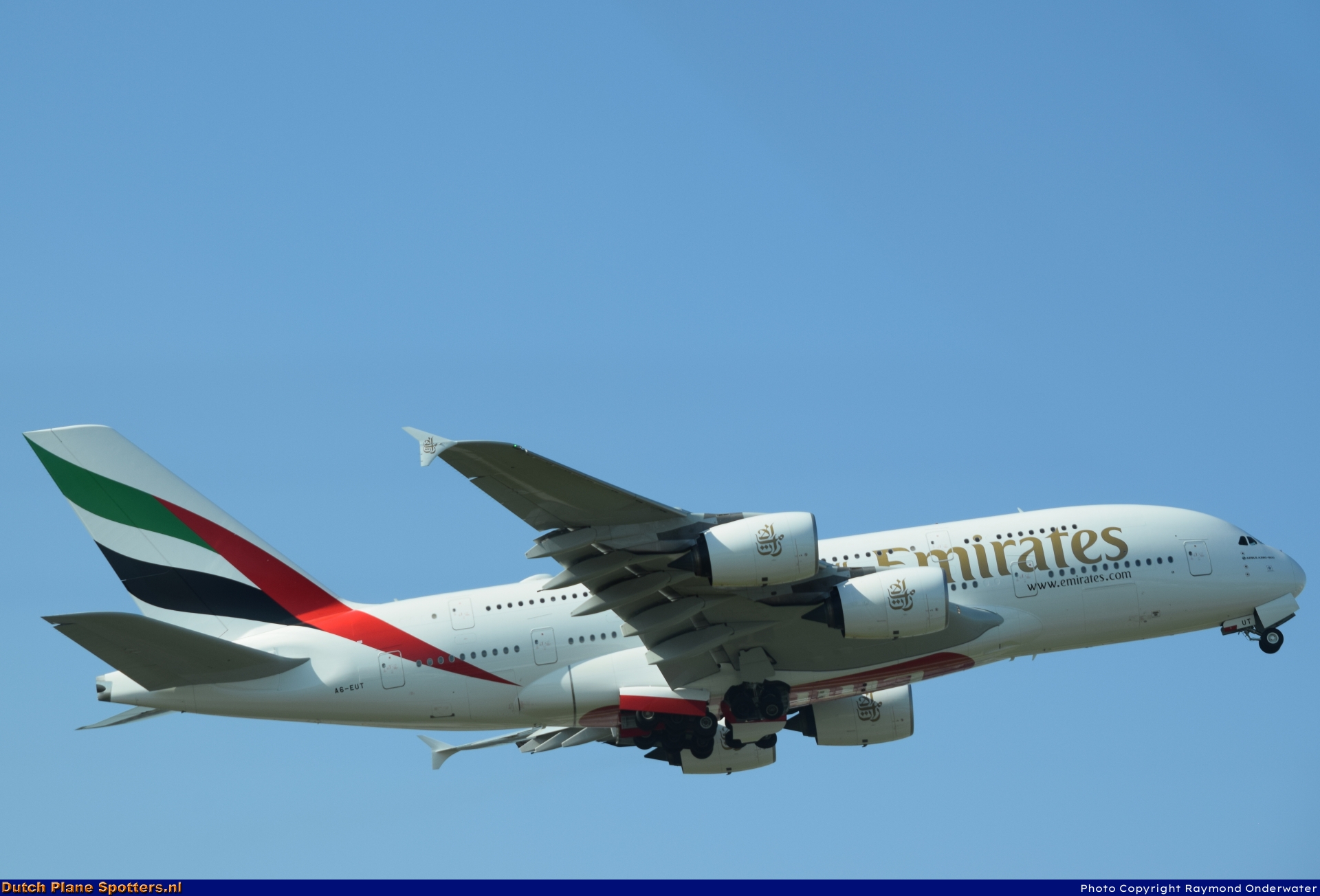 A6-EUT Airbus A380-800 Emirates by Raymond Onderwater