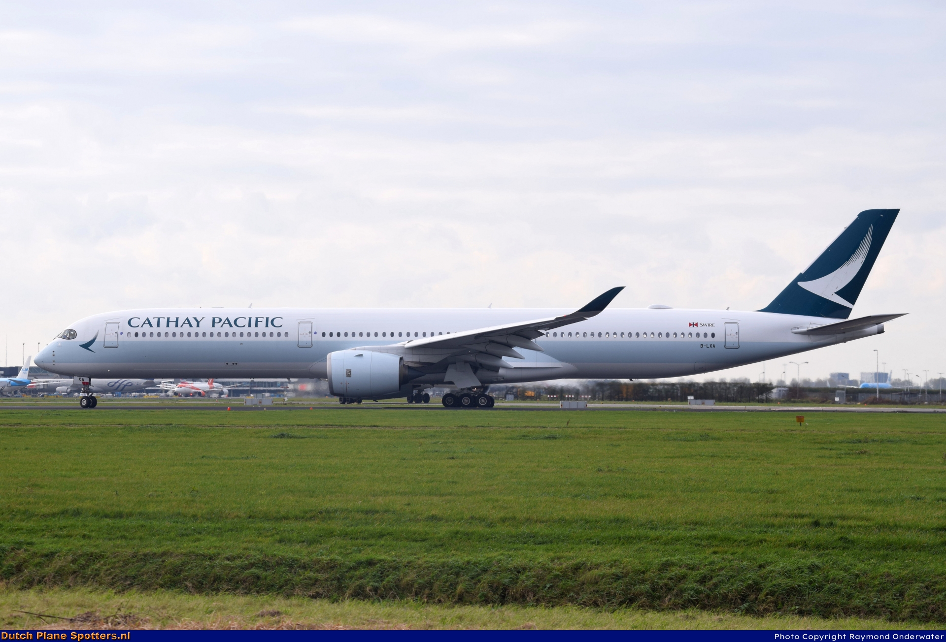 B-LXA Airbus A350-1000 Cathay Pacific by Raymond Onderwater
