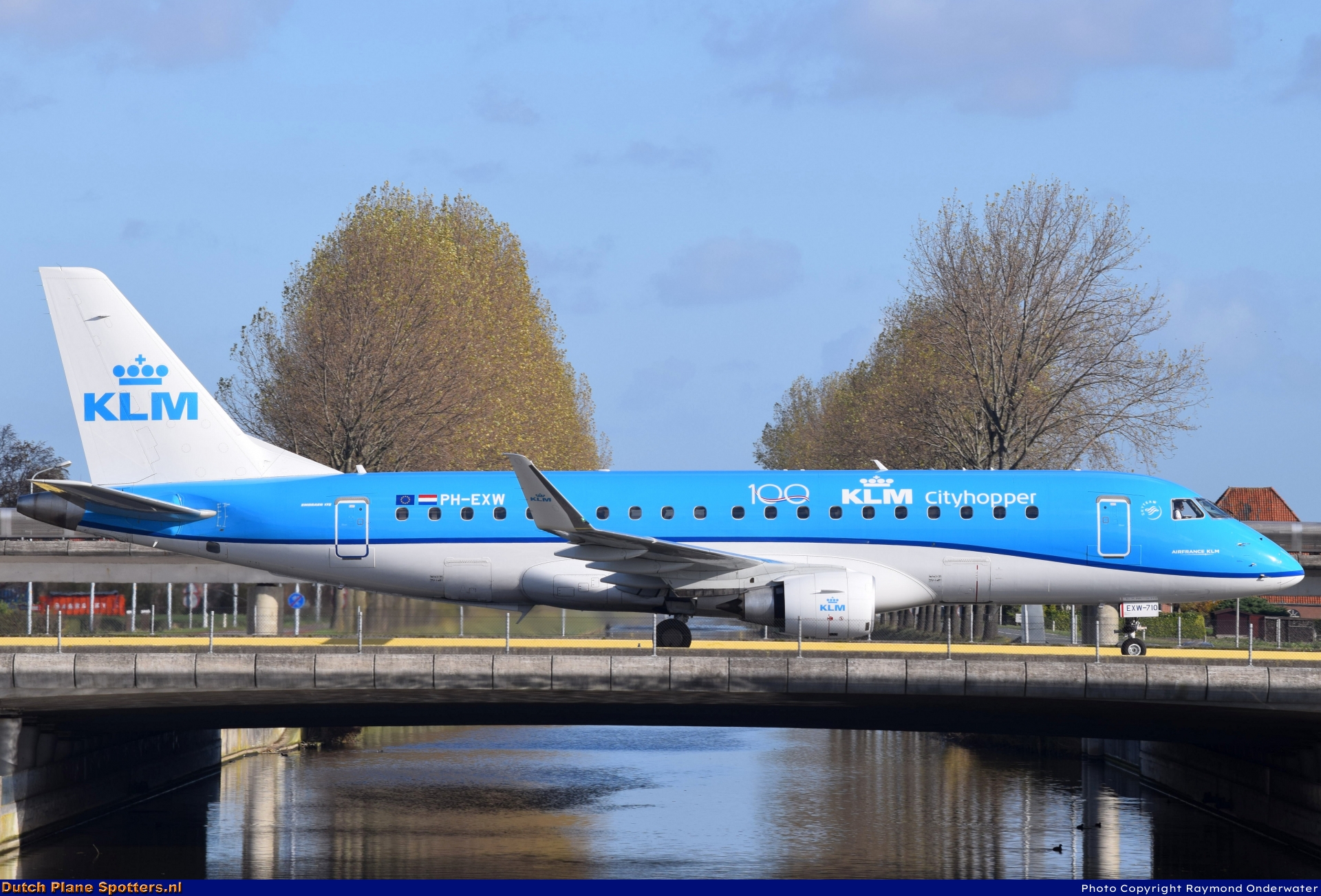 PH-EXW Embraer 175 KLM Cityhopper by Raymond Onderwater