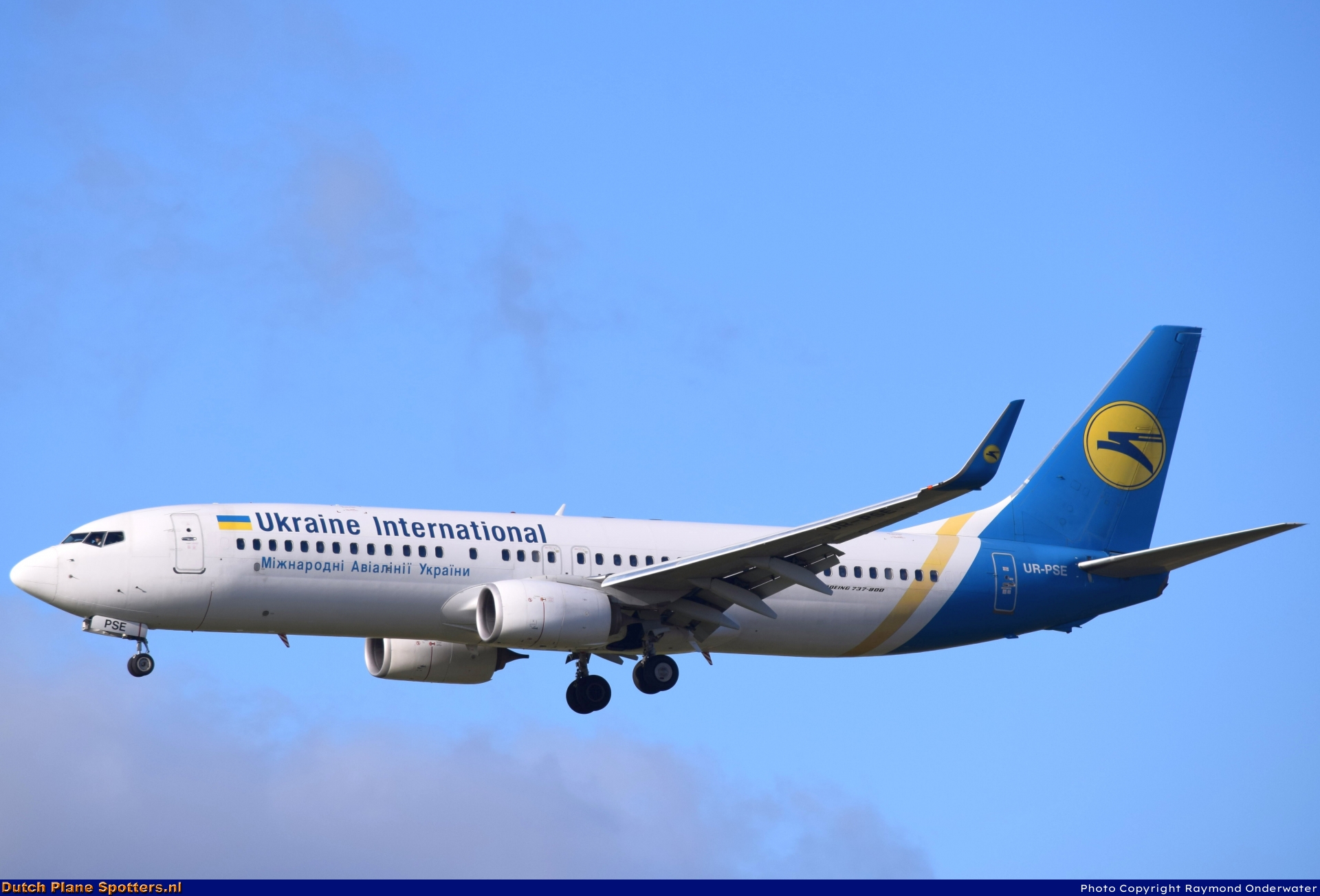 UR-PSE Boeing 737-800 Ukraine International Airlines by Raymond Onderwater