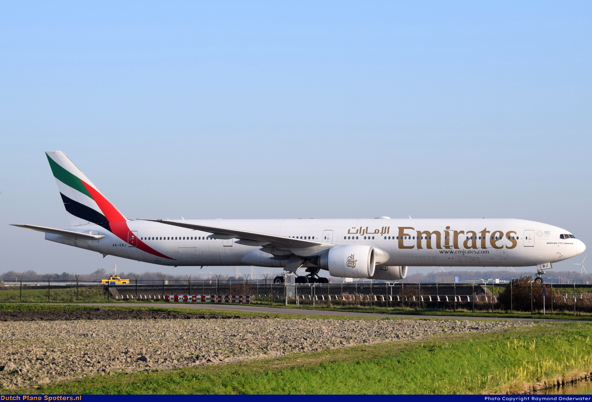 A6-EBJ Boeing 777-300 Emirates by Raymond Onderwater