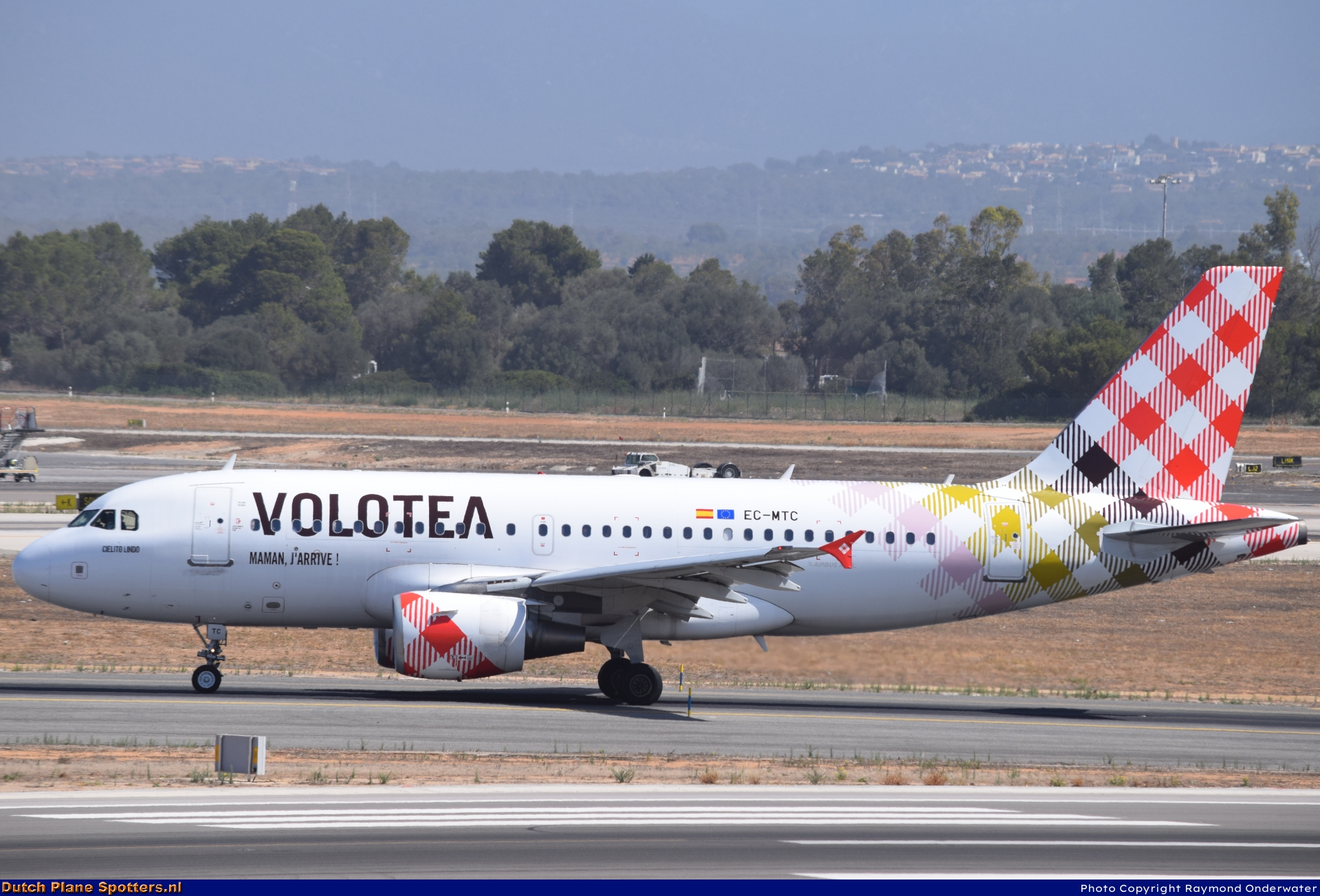 EC-MTC Airbus A319 Volotea Airlines by Raymond Onderwater