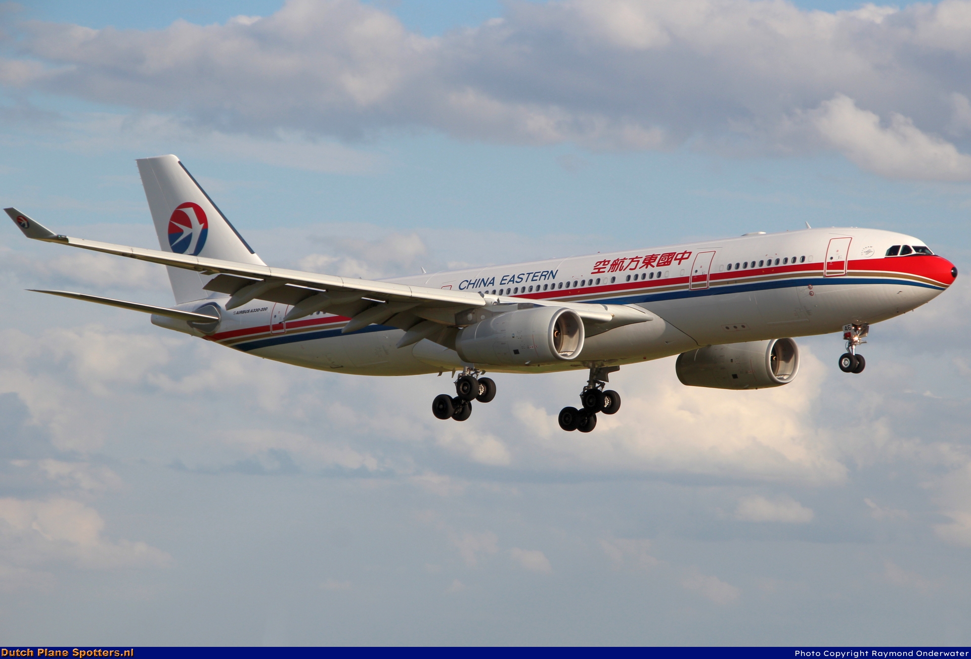 B-6546 Airbus A330-200 China Eastern Airlines by Raymond Onderwater