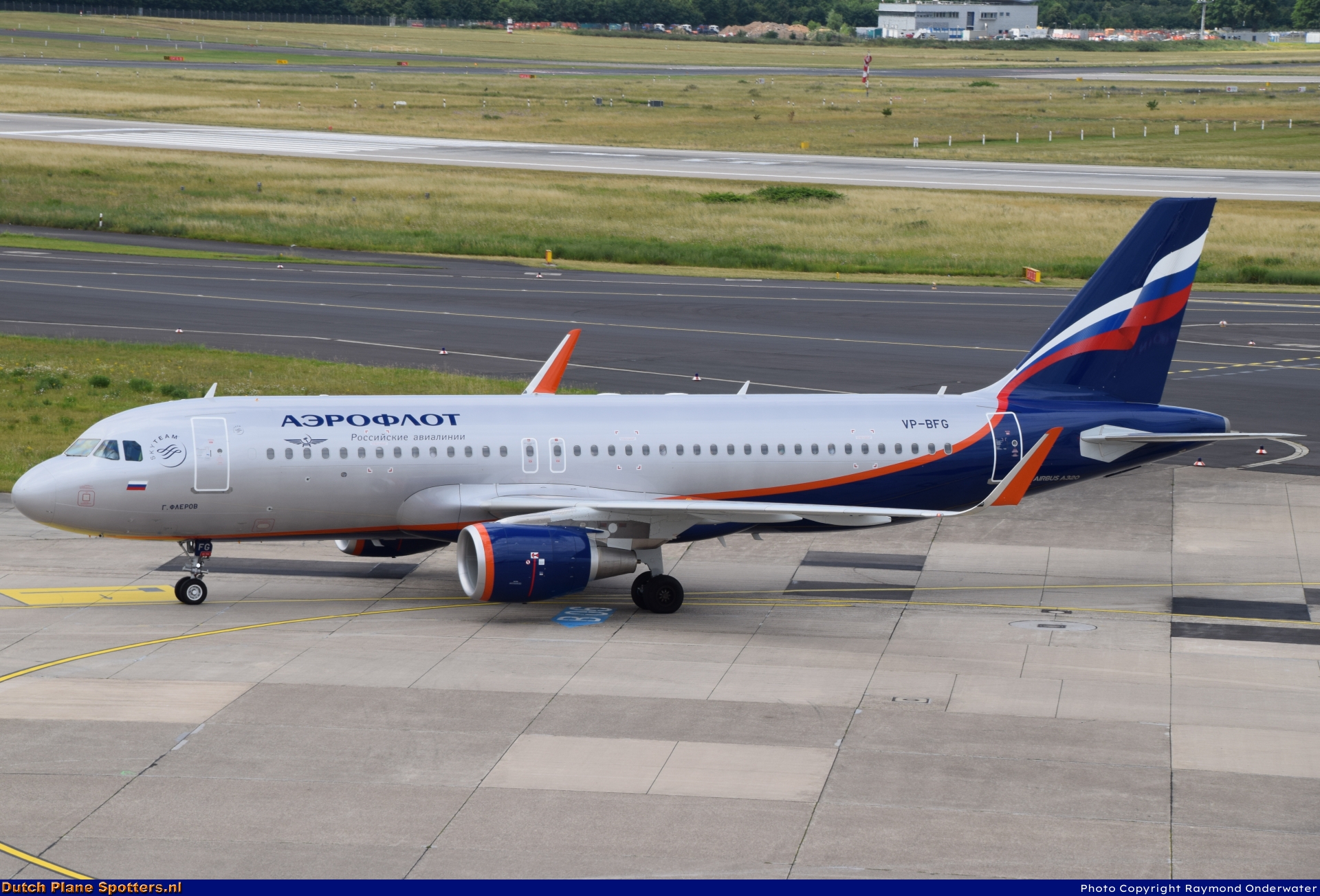 VP-BFG Airbus A320 Aeroflot - Russian Airlines by Raymond Onderwater
