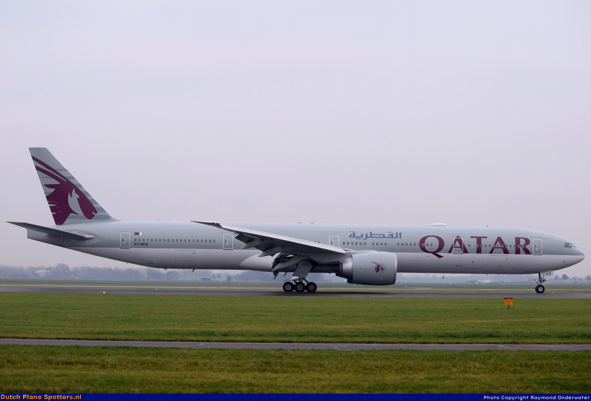 A7-BEQ Boeing 777-300 Qatar Airways by Raymond Onderwater
