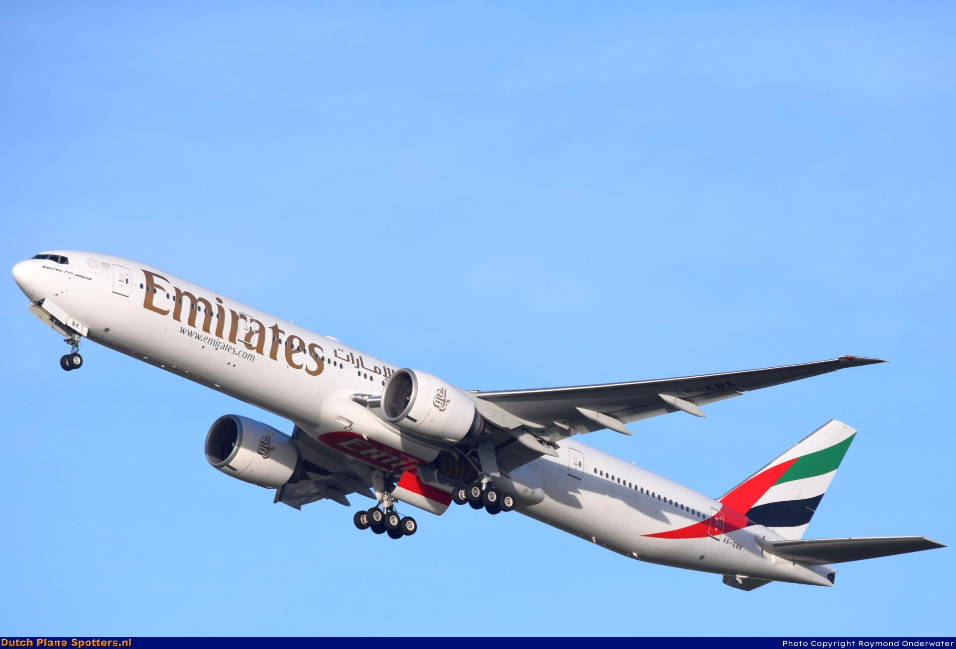 A6-EBK Boeing 777-300 Emirates by Raymond Onderwater