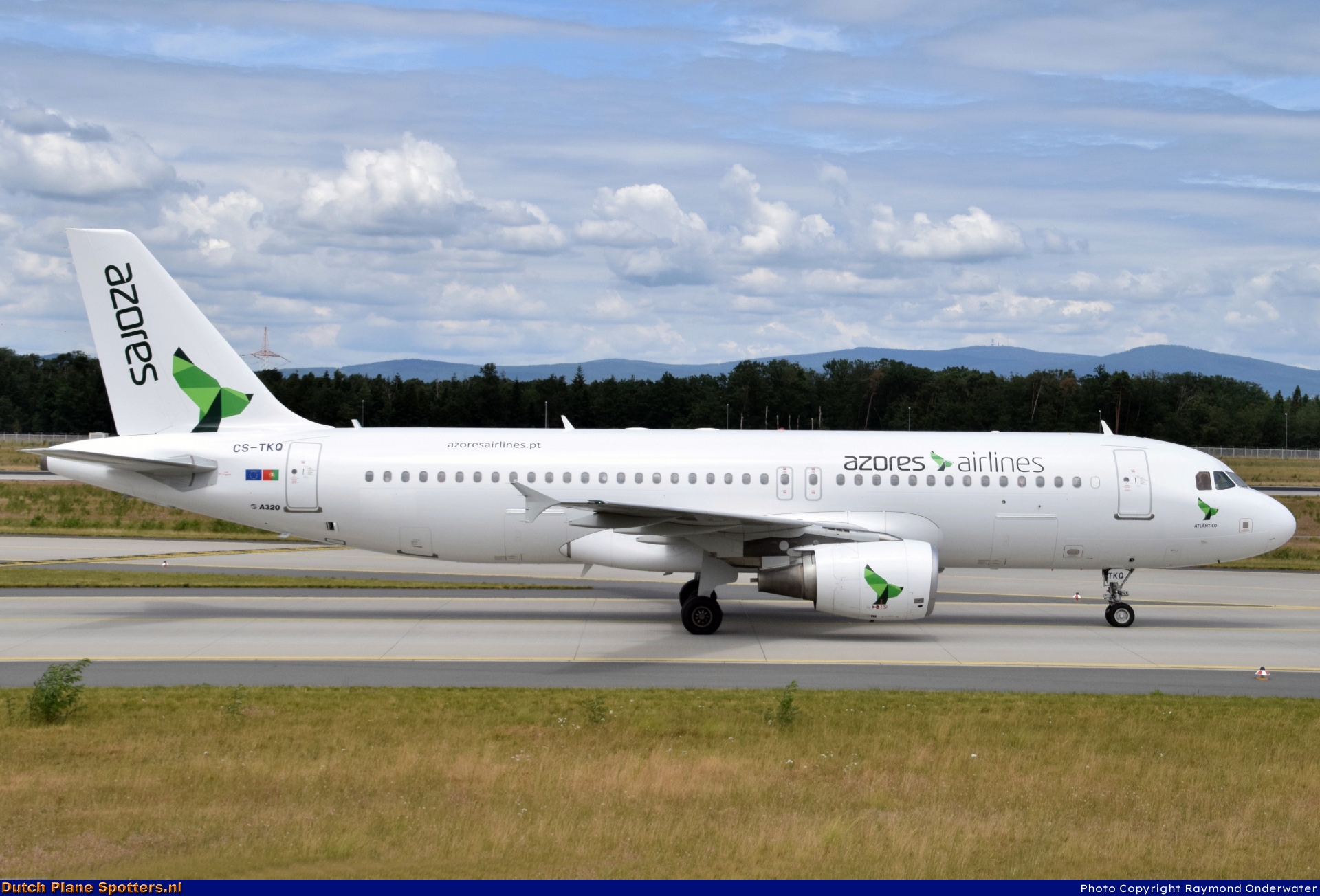 CS-TKQ Airbus A320 Azores Airlines by Raymond Onderwater