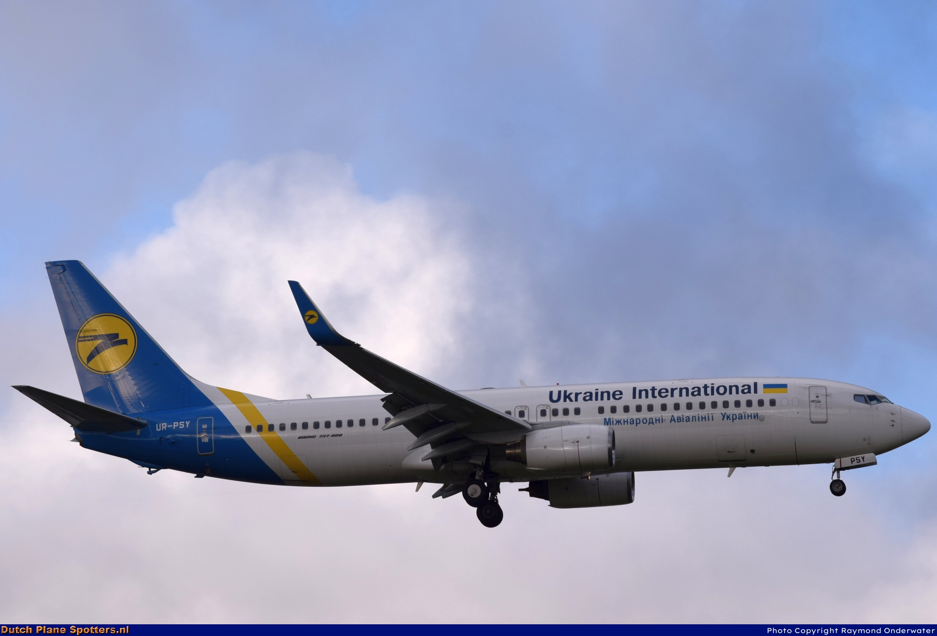 UR-PSY Boeing 737-800 Ukraine International Airlines by Raymond Onderwater