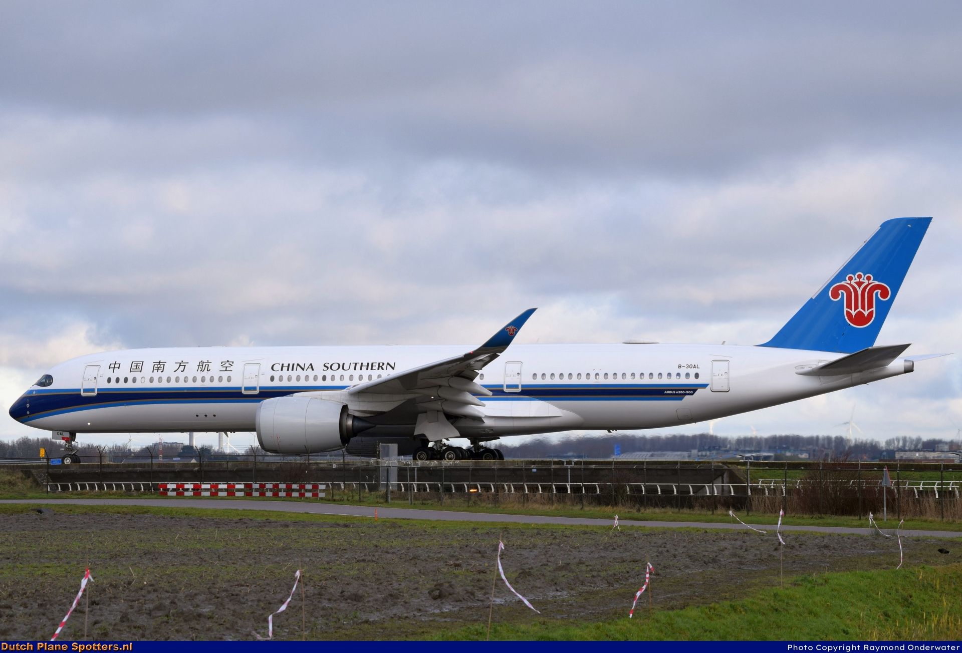 B-30AL Airbus A350-900 China Southern Airlines by Raymond Onderwater