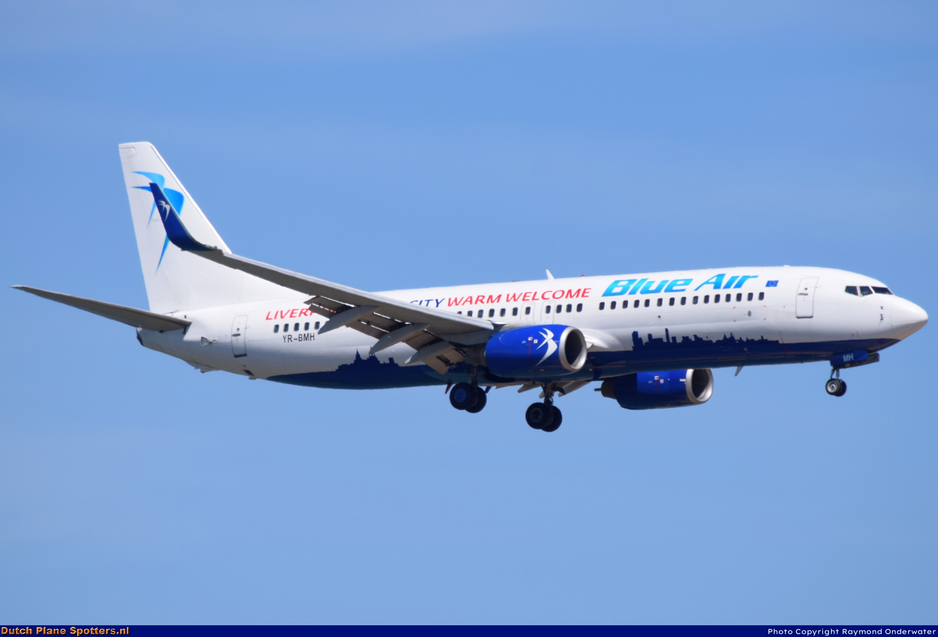 YR-BMH Boeing 737-800 Blue Air by Raymond Onderwater