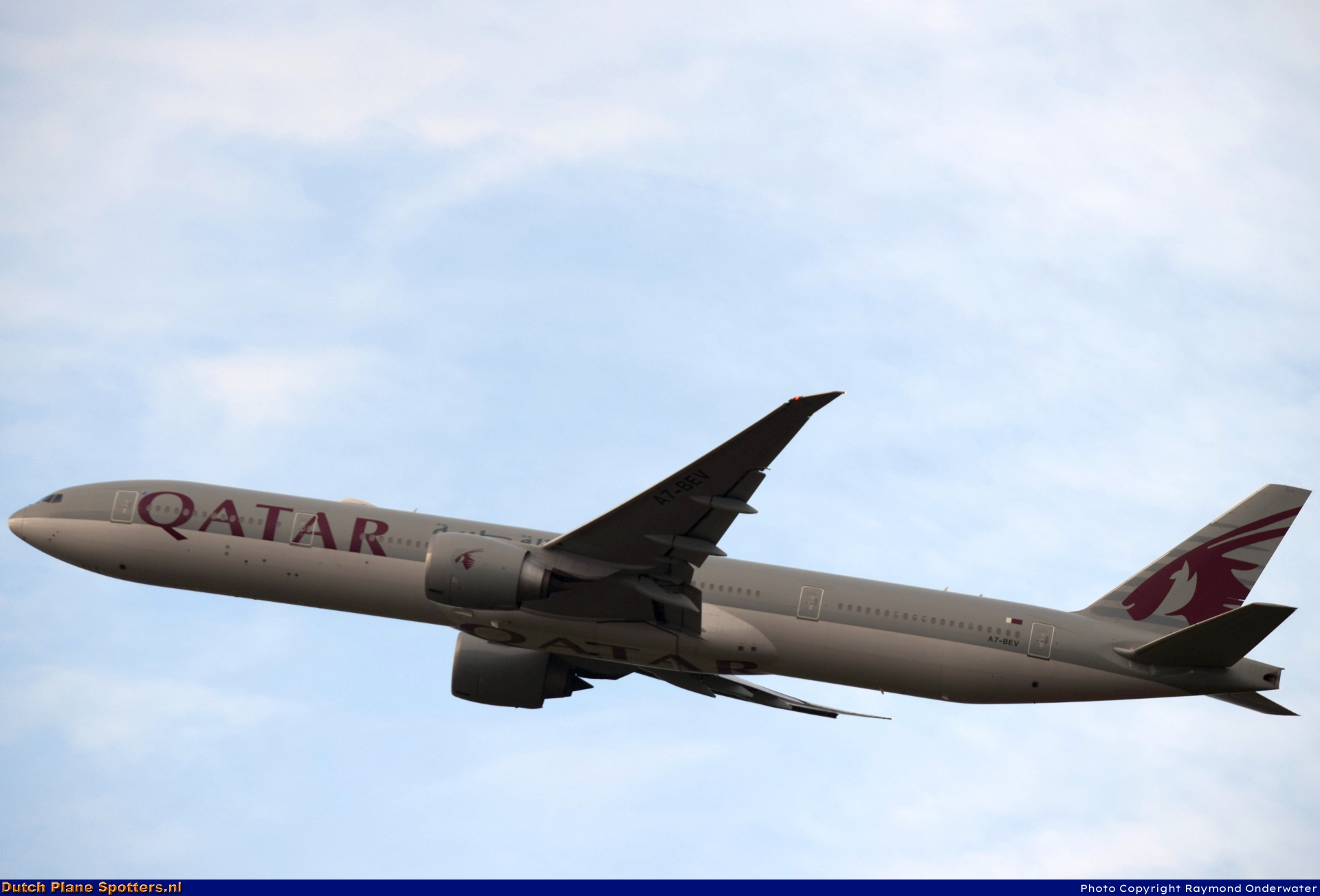 A7-BEV Boeing 777-300 Qatar Airways by Raymond Onderwater