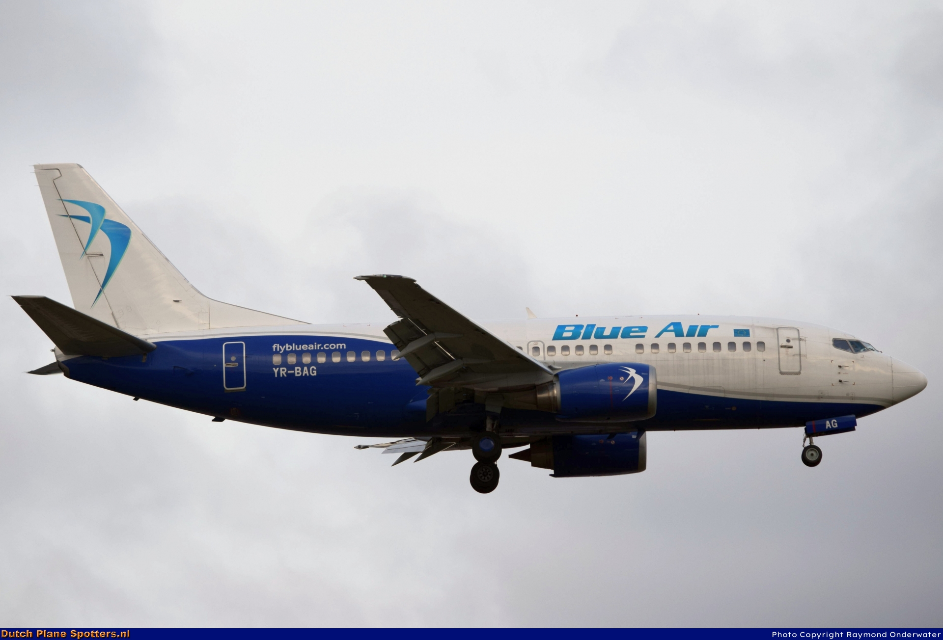 YR-BAG Boeing 737-500 Blue Air by Raymond Onderwater