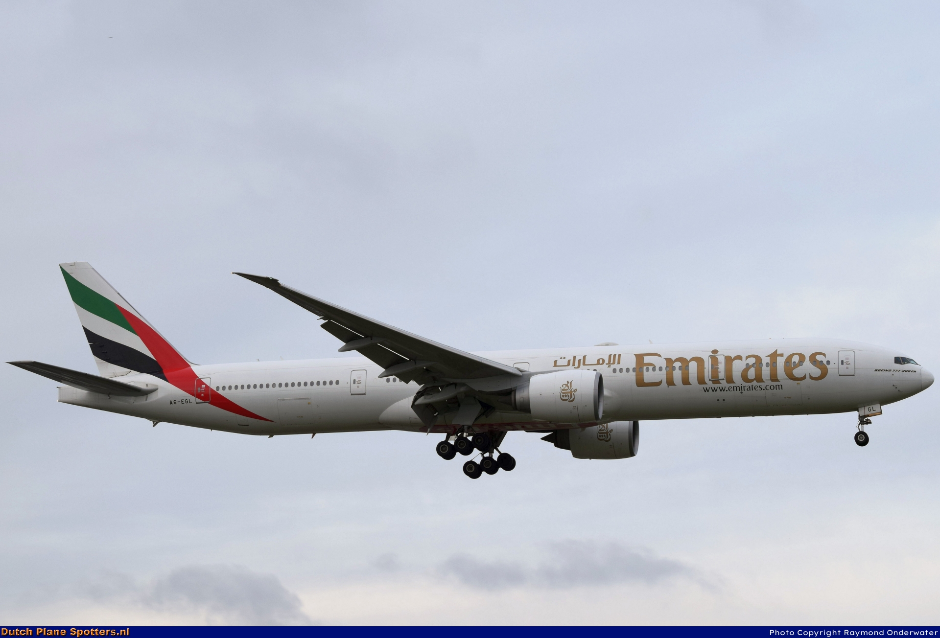 A6-EGL Boeing 777-300 Emirates by Raymond Onderwater