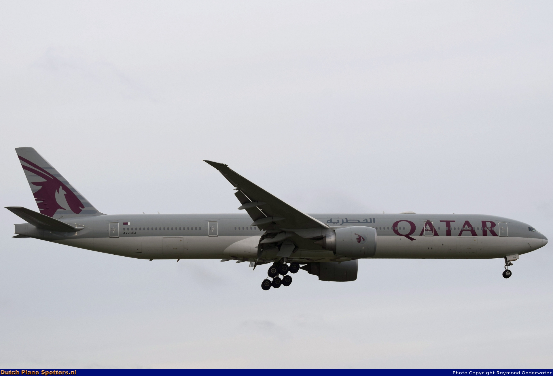 A7-BEJ Boeing 777-300 Qatar Airways by Raymond Onderwater