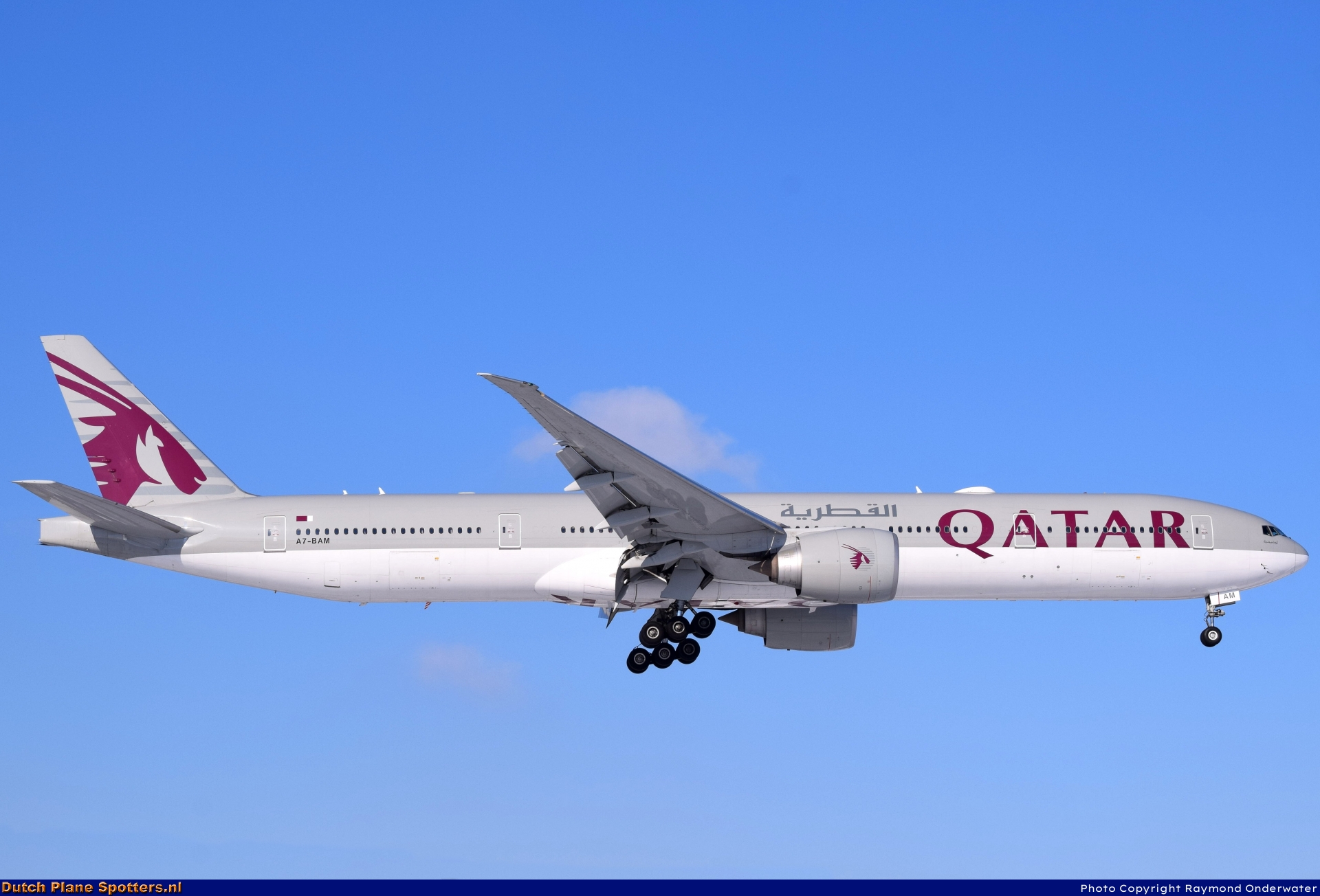 A7-BAM Boeing 777-300 Qatar Airways by Raymond Onderwater