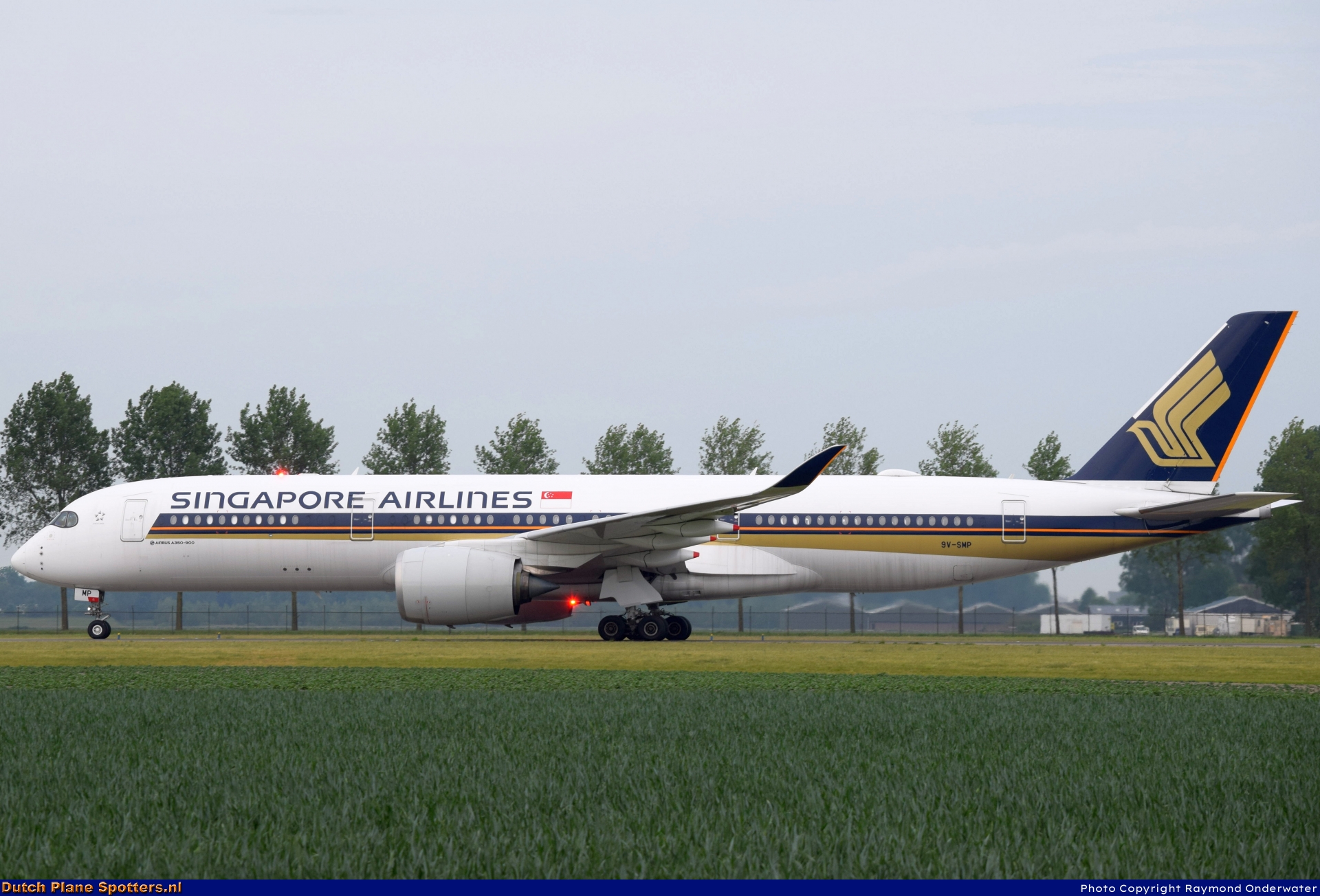 9V-SMP Airbus A350-900 Singapore Airlines by Raymond Onderwater