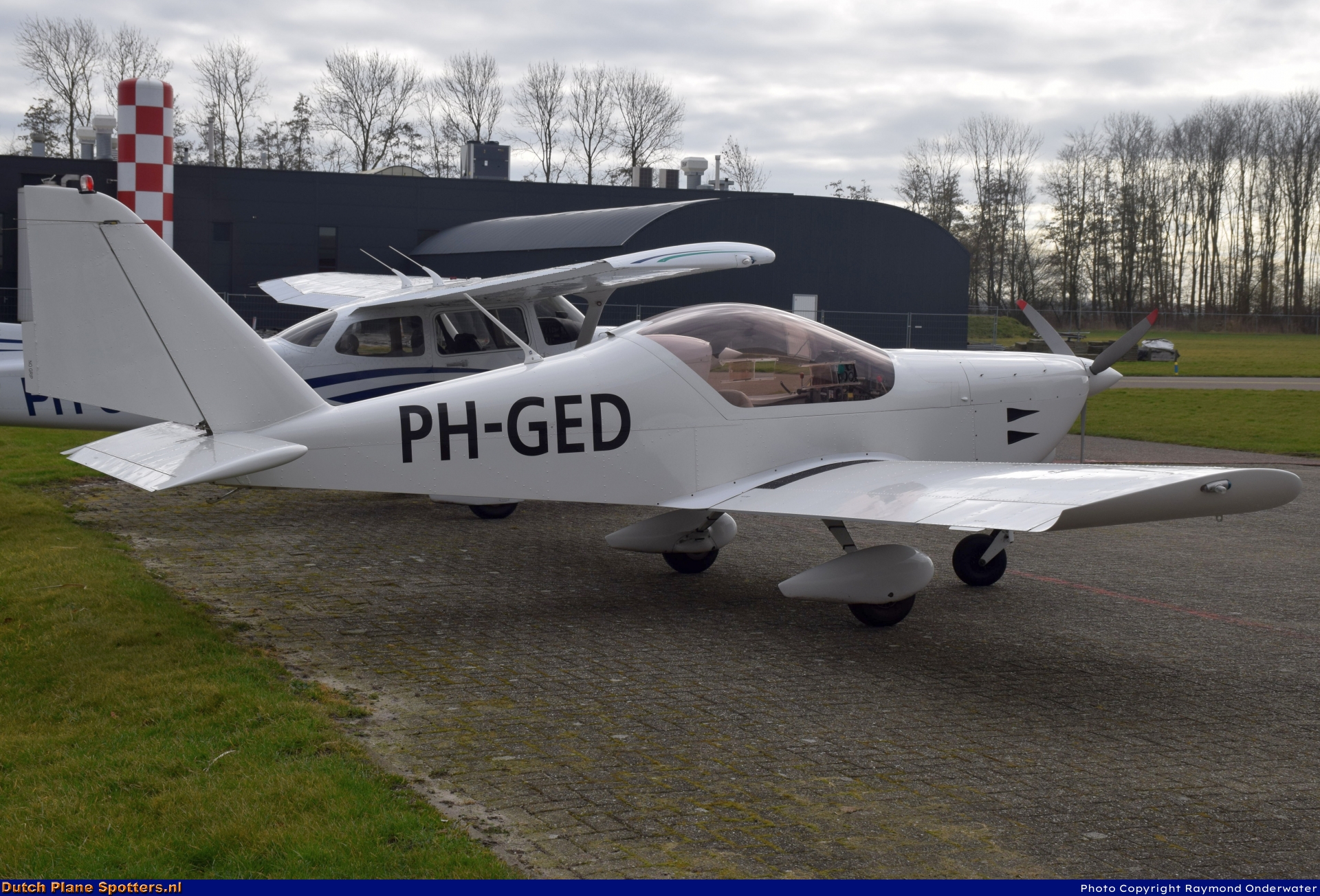 PH-GED Aero AT-3-R100 Vliegschool Zelf Vliegen by Raymond Onderwater