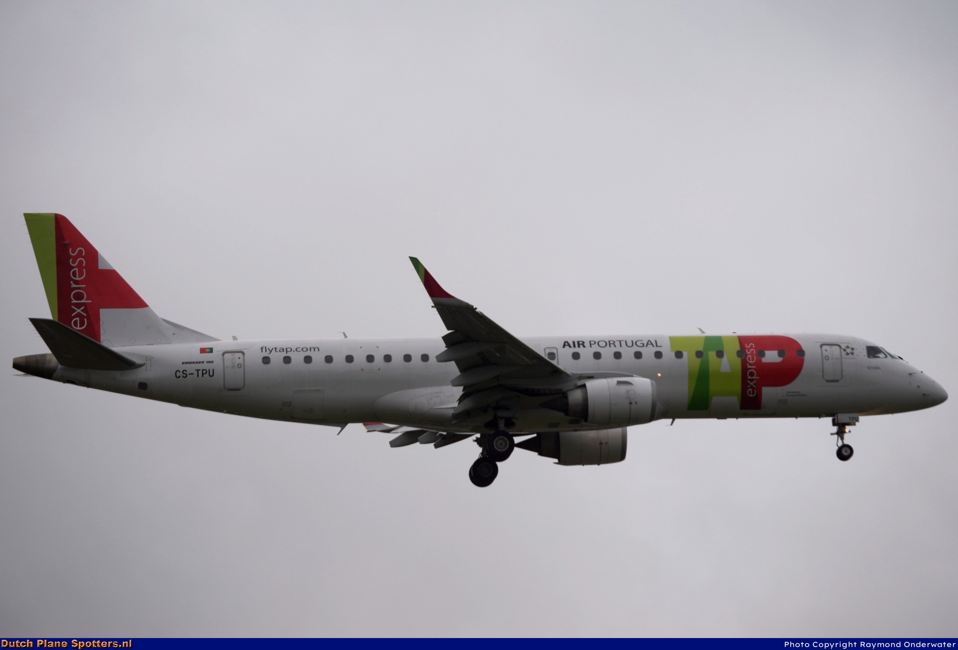 CS-TPU Embraer 190 PGA Portugalia Airlines (TAP Express) by Raymond Onderwater