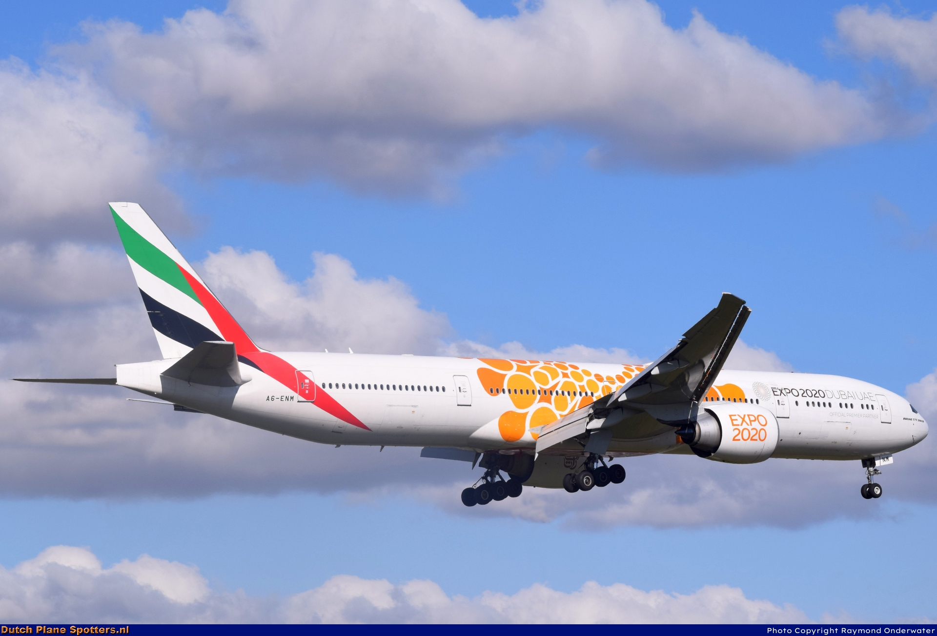 A6-ENM Boeing 777-300 Emirates by Raymond Onderwater