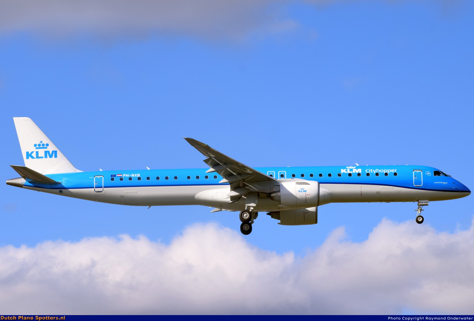 PH-NXB Embraer 195 E2 KLM Cityhopper by Raymond Onderwater