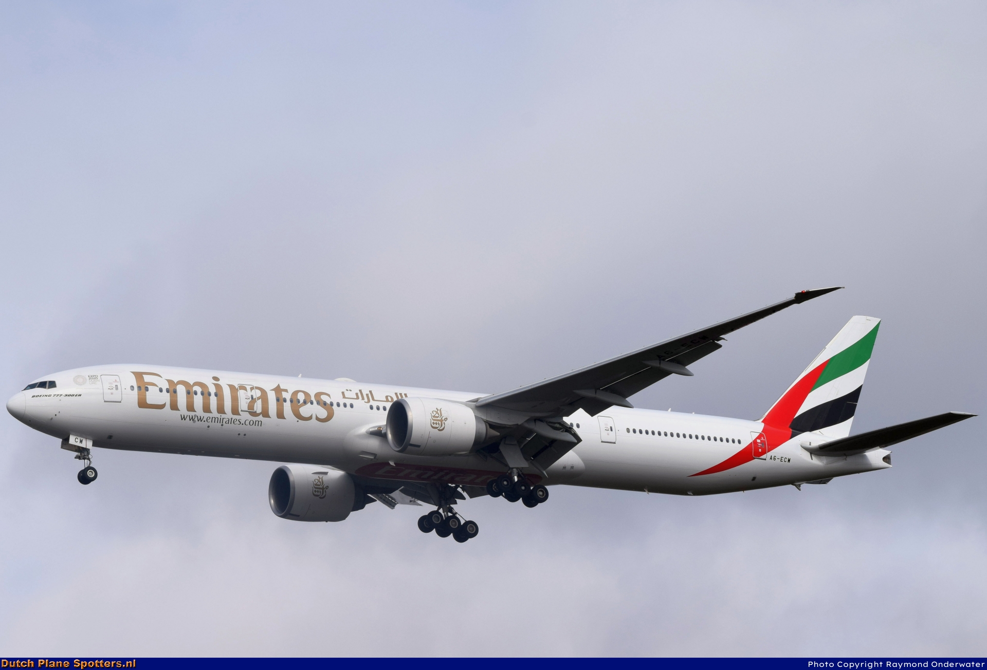 A6-ECW Boeing 777-300 Emirates by Raymond Onderwater