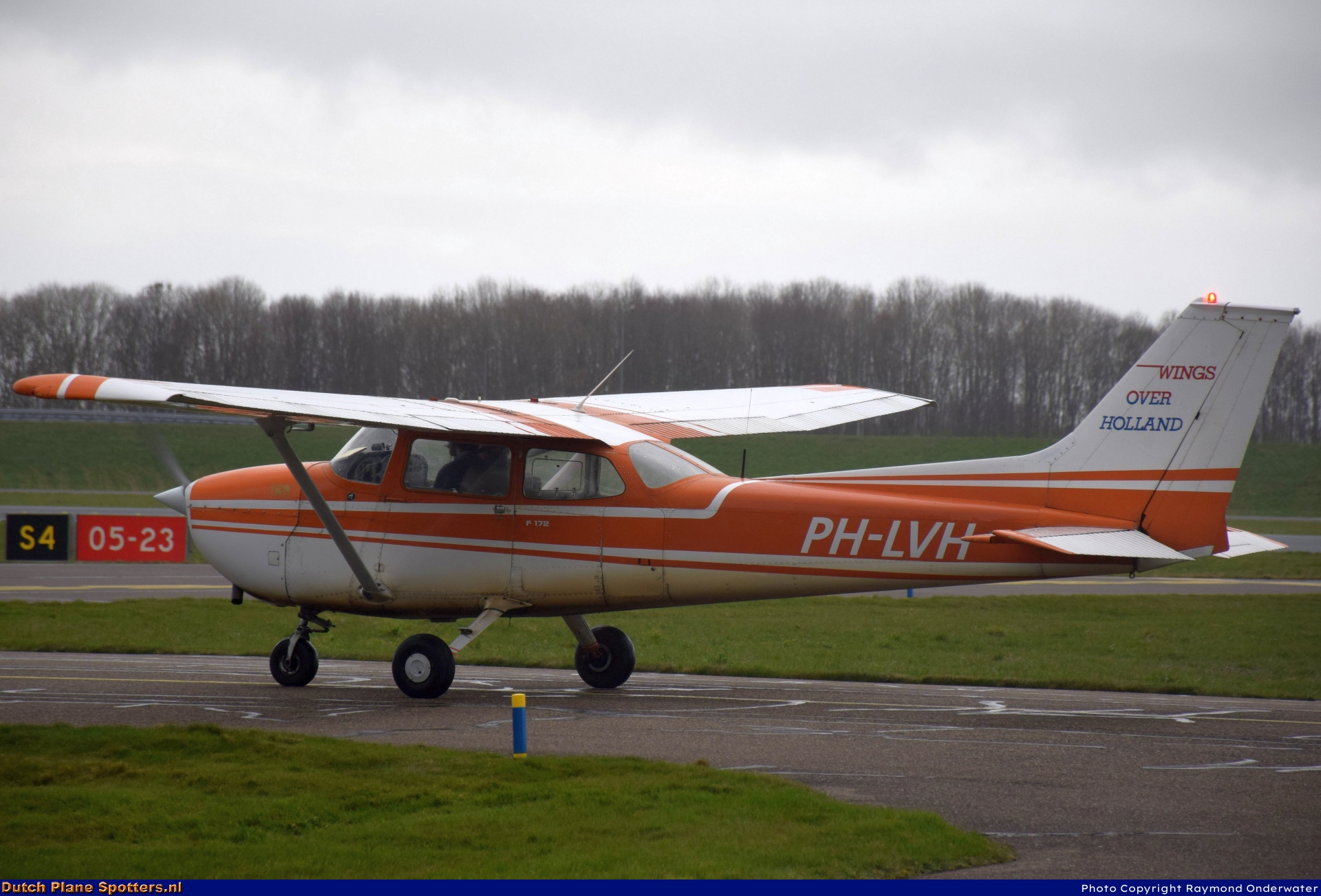 PH-LVH Reims Cessna F172M Skyhawk Wings over Holland by Raymond Onderwater