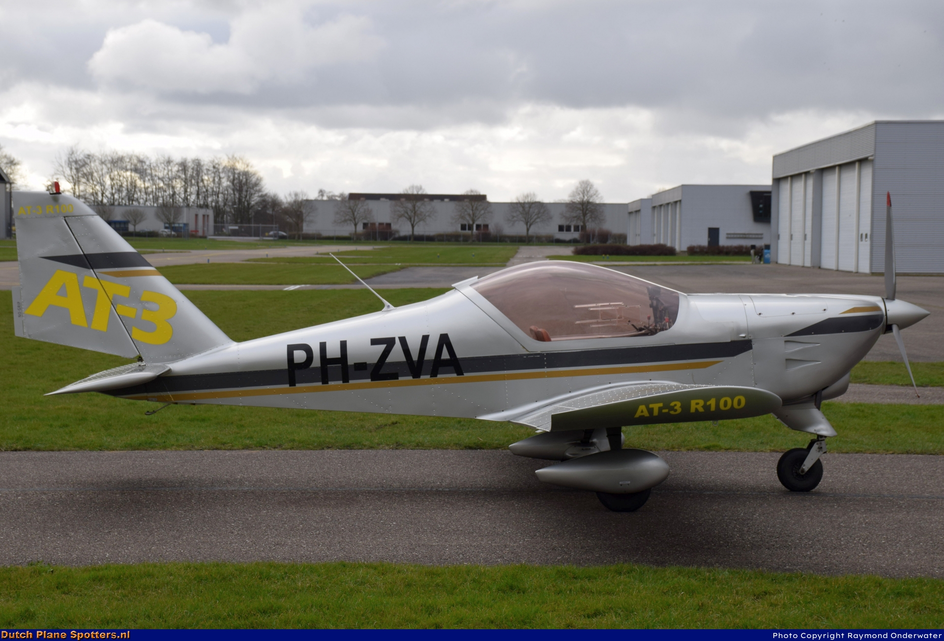 PH-ZVA Aero AT-3-R100 Vliegschool Zelf Vliegen by Raymond Onderwater