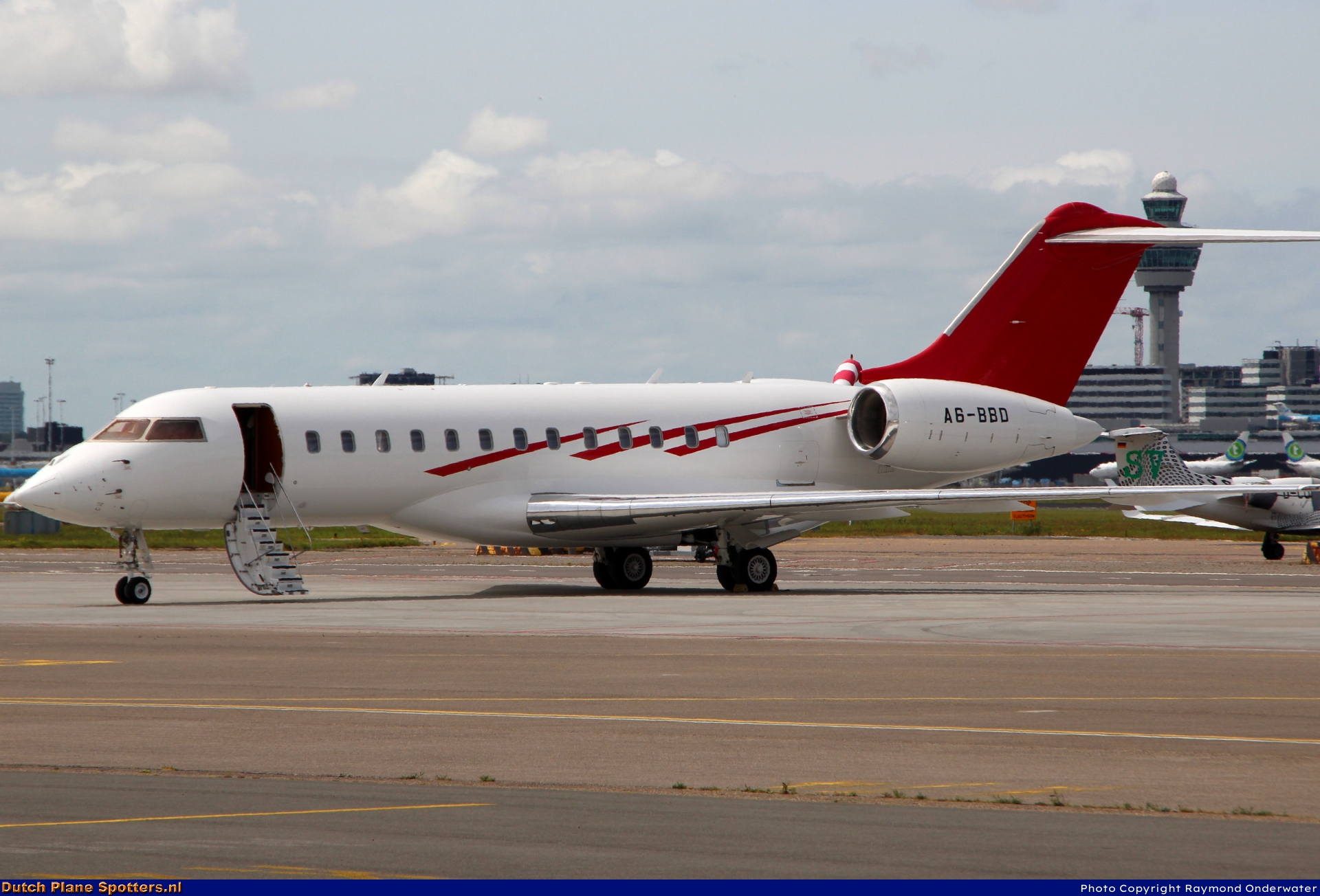 A6-BBD Bombardier BD-700 Global Express Private by Raymond Onderwater