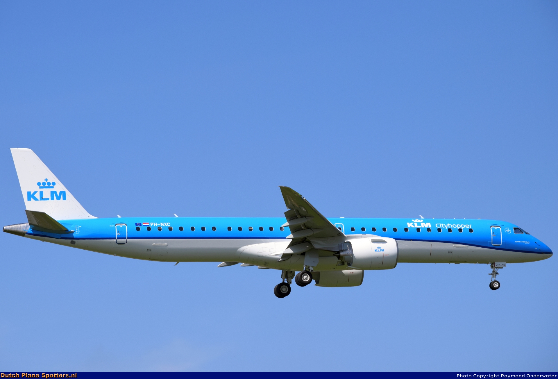 PH-NXC Embraer 195 E2 KLM Cityhopper by Raymond Onderwater