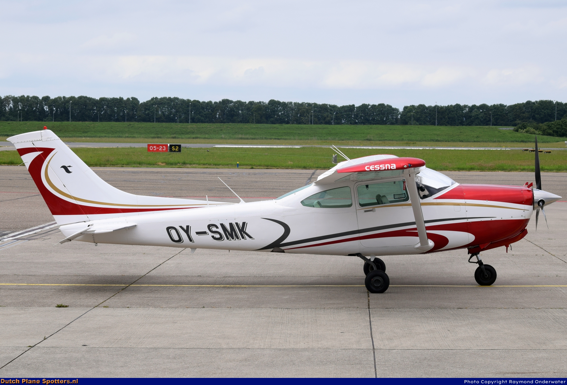 OY-SMK Cessna 182 Skylane Private by Raymond Onderwater
