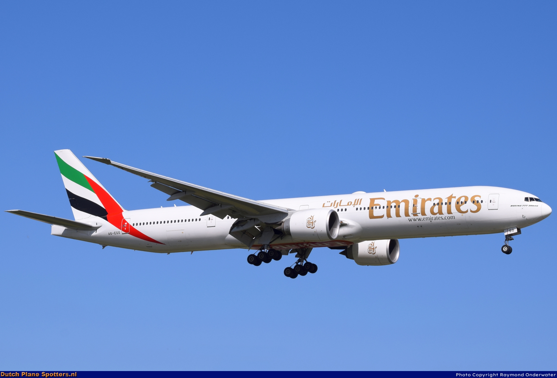 A6-EGO Boeing 777-300 Emirates by Raymond Onderwater