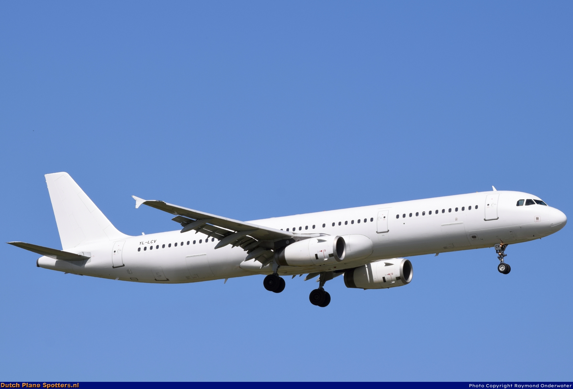 YL-LCV Airbus A321 SmartLynx Airlines by Raymond Onderwater