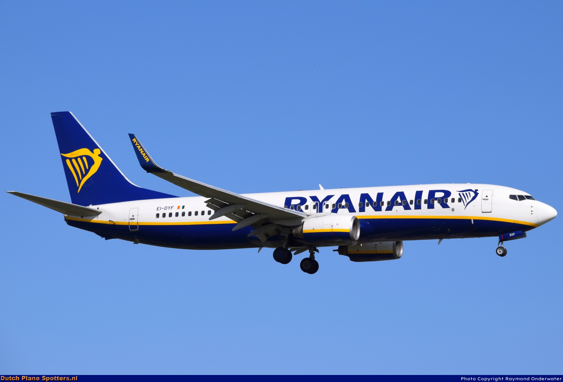 EI-DYF Boeing 737-800 Ryanair by Raymond Onderwater
