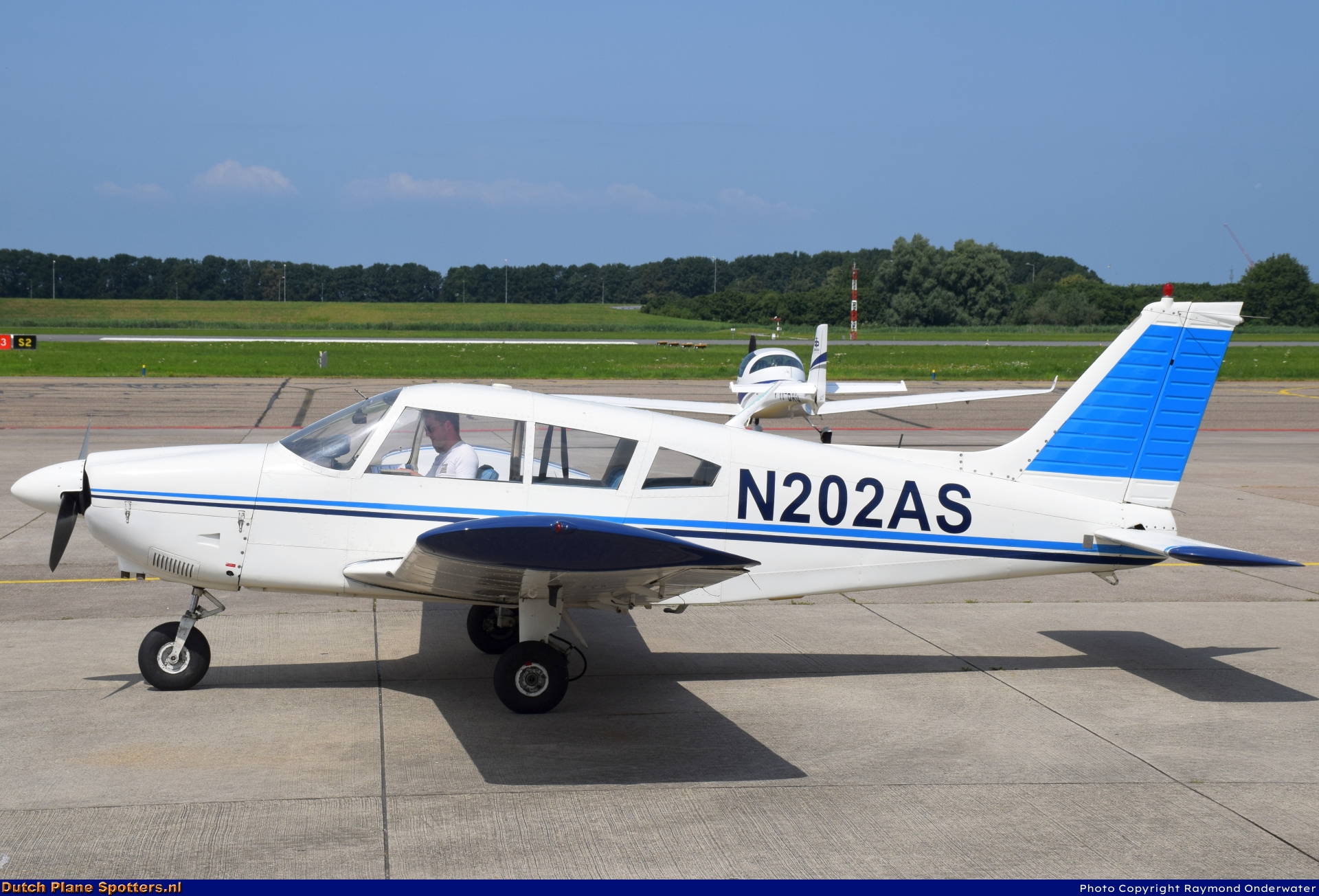 N202AS Piper PA-28 Cherokee Air Service Limburg by Raymond Onderwater
