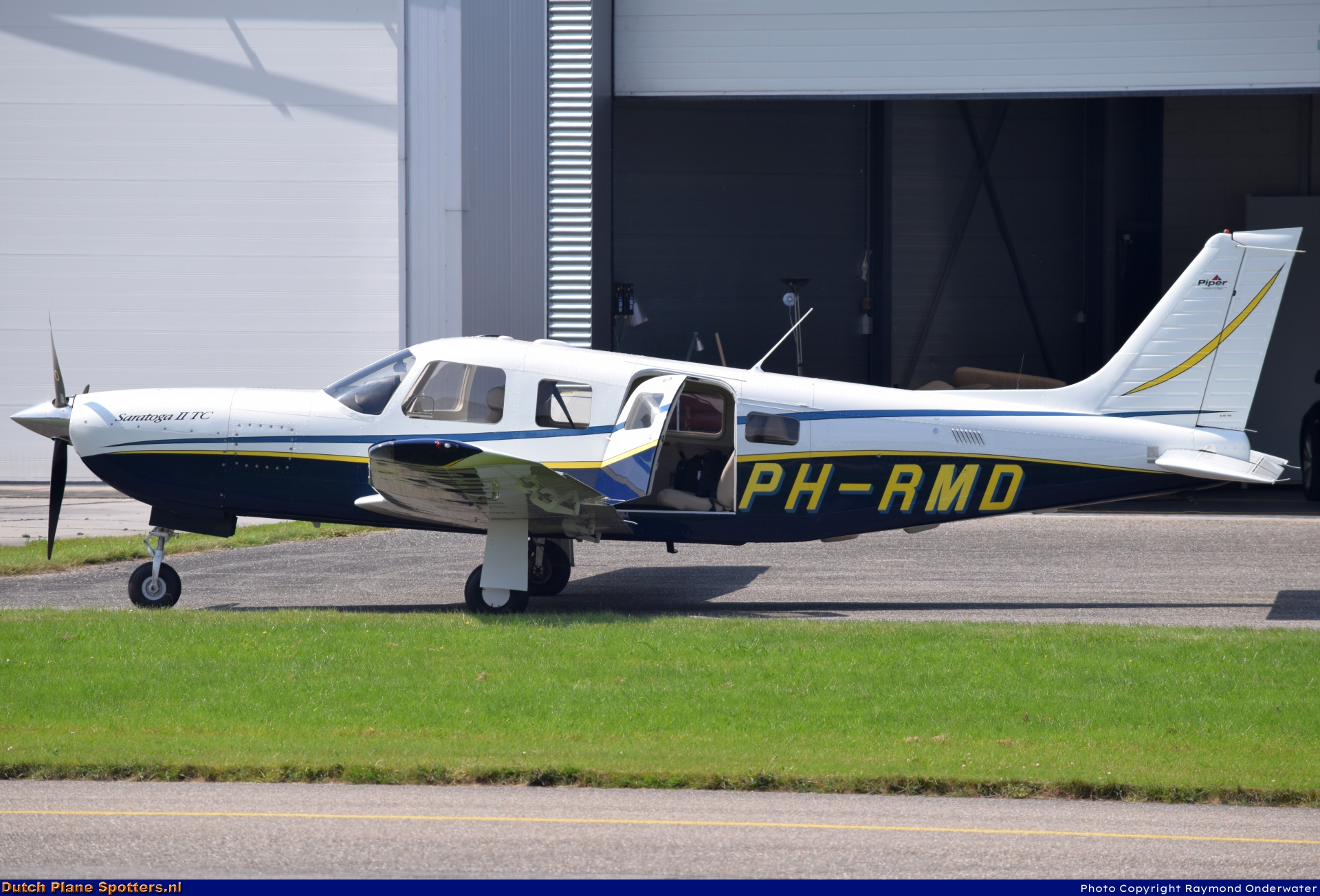 PH-RMD Piper PA-32 Private by Raymond Onderwater