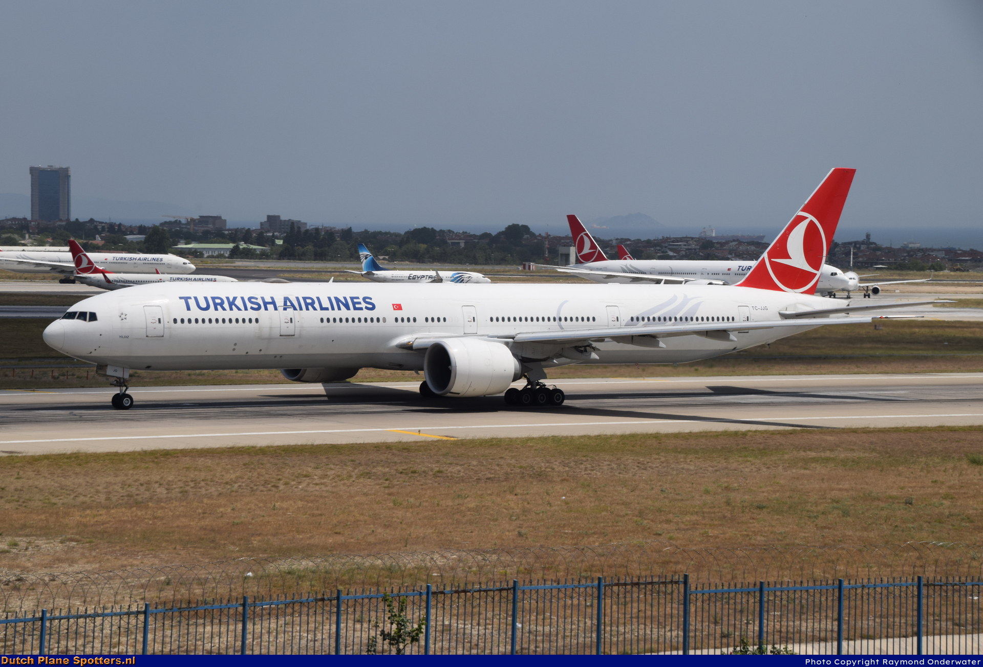 TC-JJG Boeing 777-300 Turkish Airlines by Raymond Onderwater