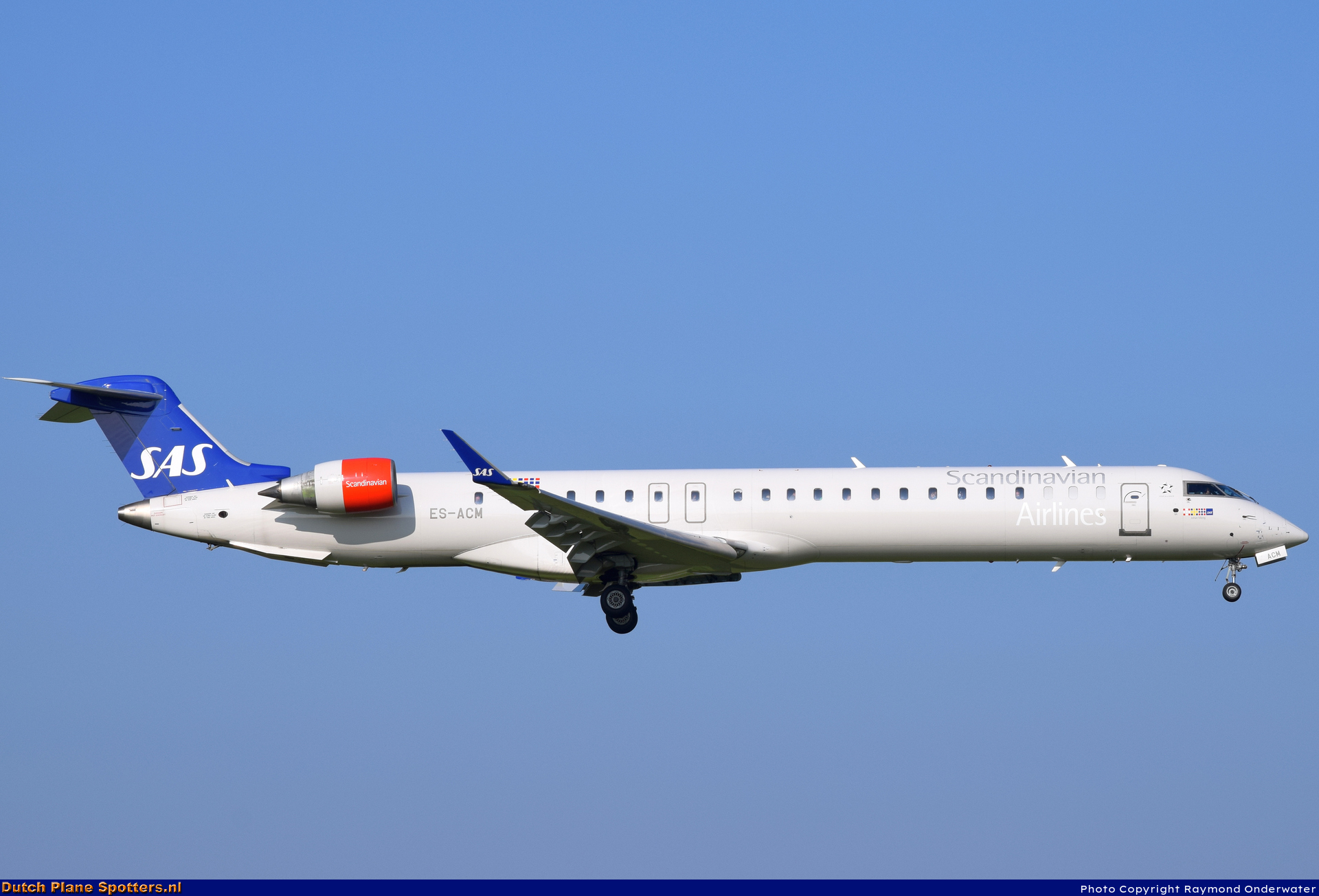 ES-ACM Bombardier Canadair CRJ900 Xfly (SAS Scandinavian Airlines) by Raymond Onderwater