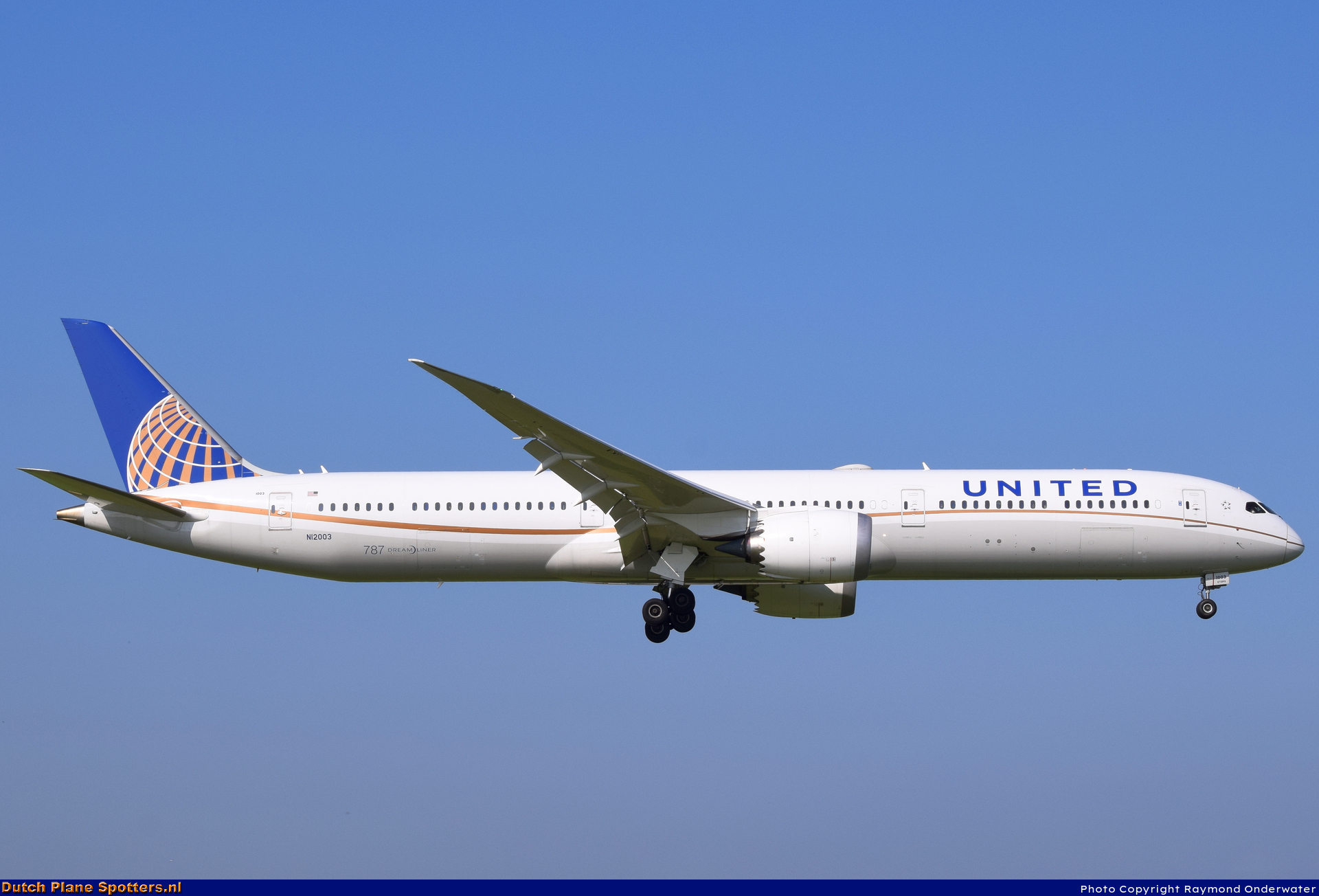 N12003 Boeing 787-10 Dreamliner United Airlines by Raymond Onderwater