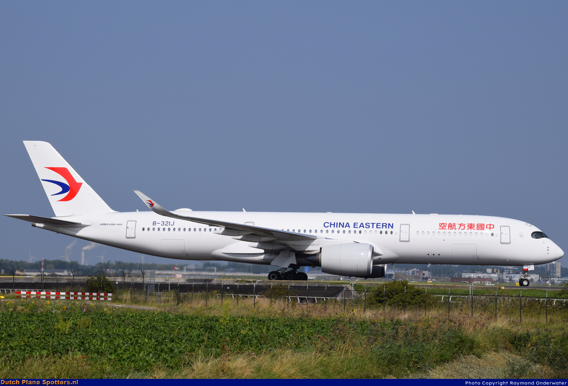 B-32IJ Airbus A350-900 China Eastern Airlines by Raymond Onderwater