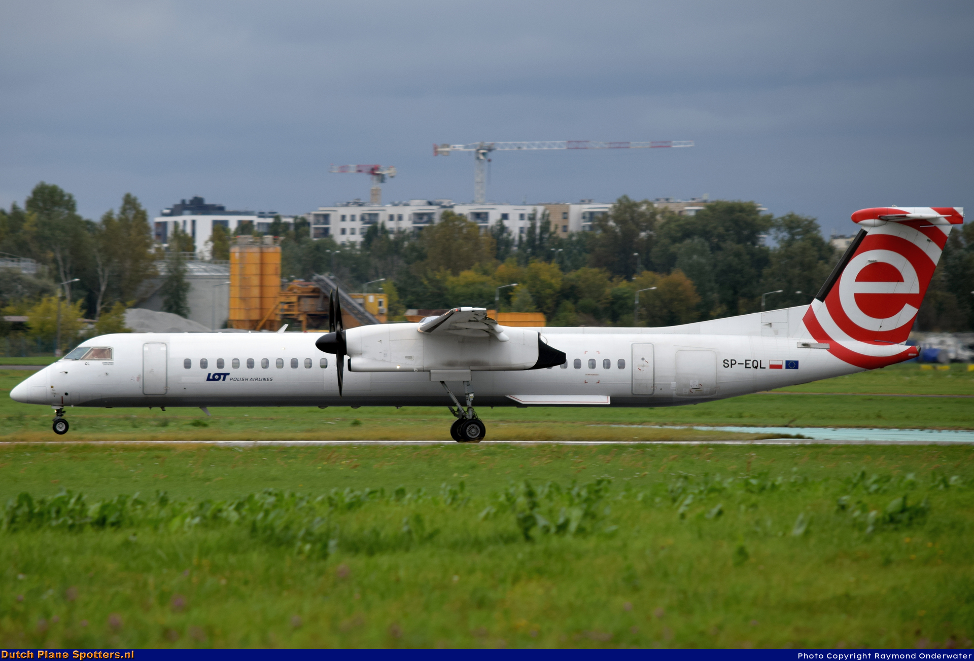 SP-EQL Bombardier Dash 8-Q400 LOT Polish Airlines by Raymond Onderwater